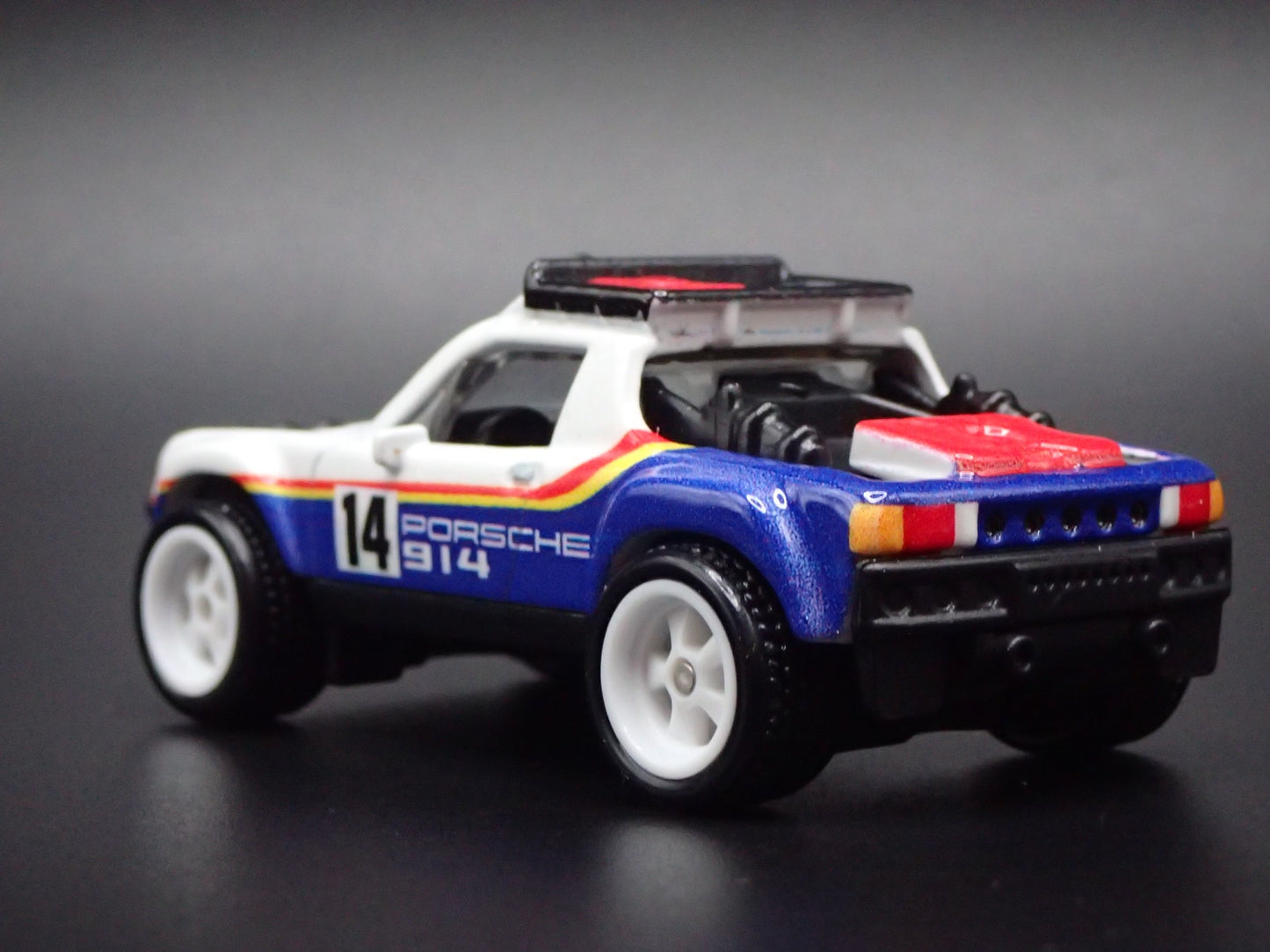 1969-1976 PORSCHE 914 SAFARI 1:64 SCALE COLLECTIBLE DIORAMA DIECAST MODEL CAR
