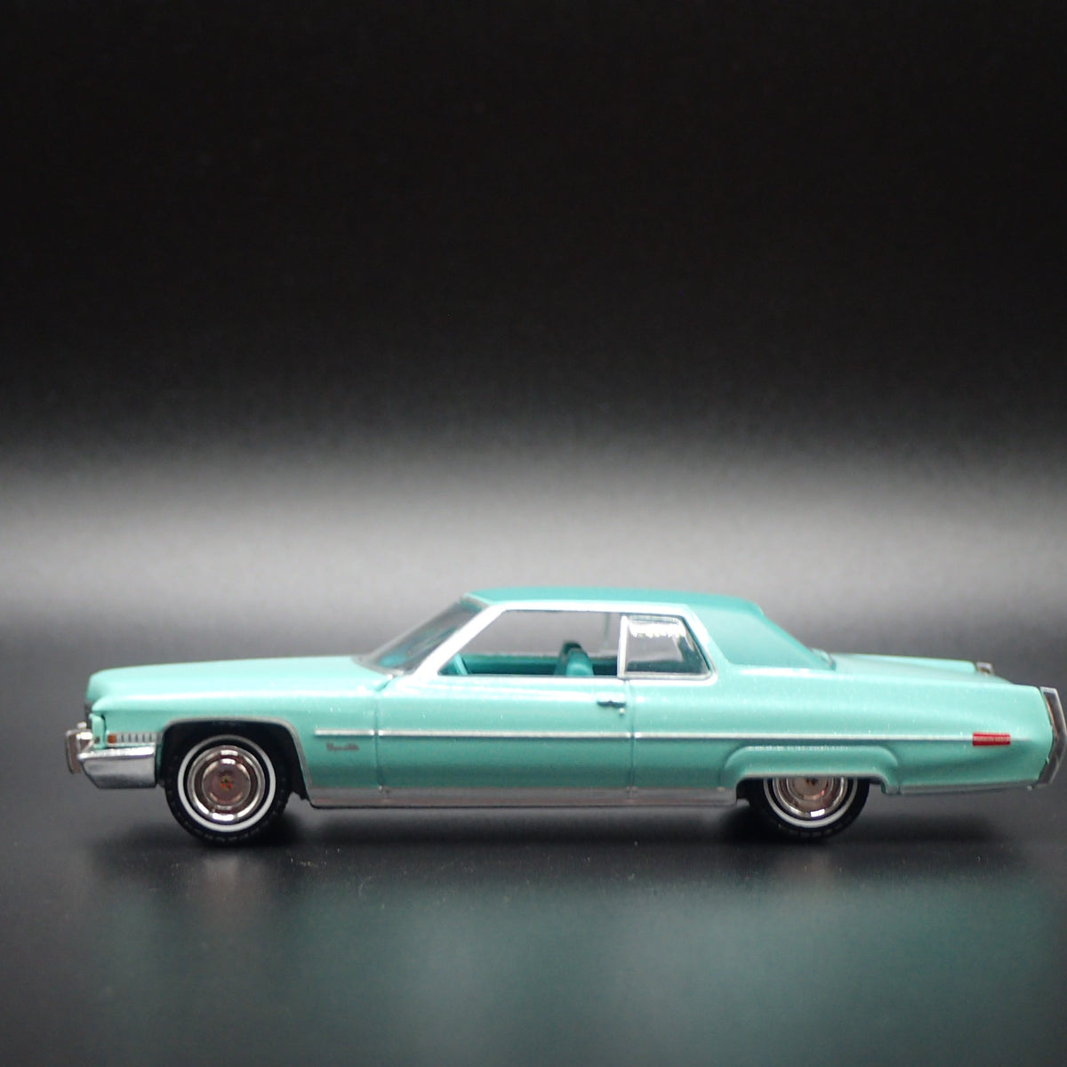 1971 71 CADILLAC CADDY COUPE DEVILLE 1:64 SCALE DIORAMA DIECAST MODEL CAR-Burning Rubber Toy Company
