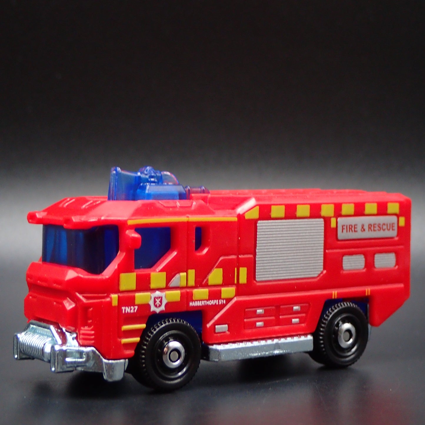 MODERN FIRE TRUCK RED 1:64 MB SCALE COLLECTIBLE DIORAMA DIECAST MODEL CAR