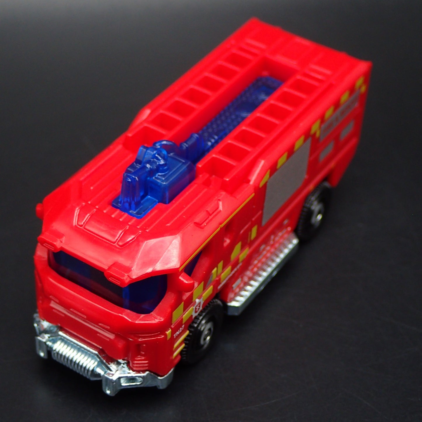 MODERN FIRE TRUCK RED 1:64 MB SCALE COLLECTIBLE DIORAMA DIECAST MODEL CAR