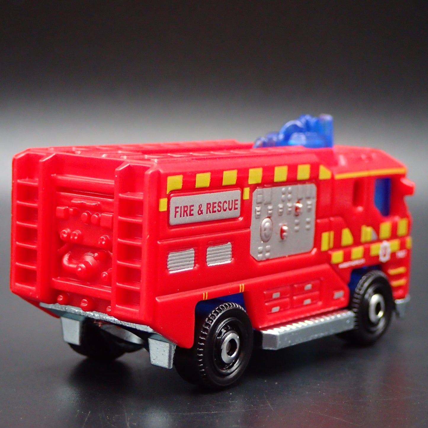MODERN FIRE TRUCK RED 1:64 MB SCALE COLLECTIBLE DIORAMA DIECAST MODEL CAR