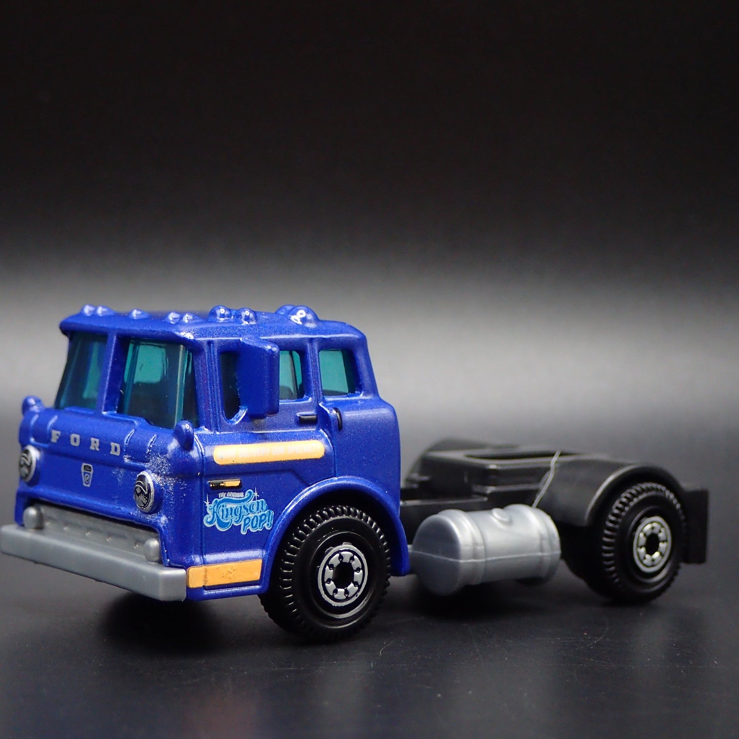 1963-1990 FORD C900 COE RIG TRUCK PURPLE 1:64 MB SCALE DIORAMA DIECAST MODEL CAR