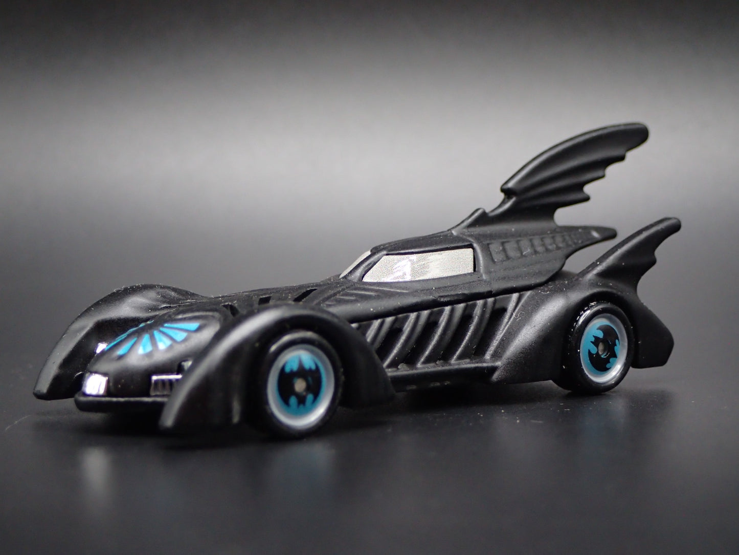 BATMAN FOREVER BATMOBILE BLACK 1:64 SCALE COLLECTIBLE DIORAMA DIECAST MODEL CAR