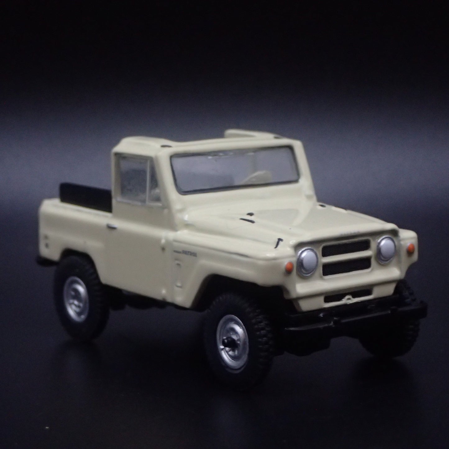 1960-1980 NISSAN PATROL SUV TRUCK TAN 1:64 SCALE COLLECTIBLE DIECAST MODEL CAR