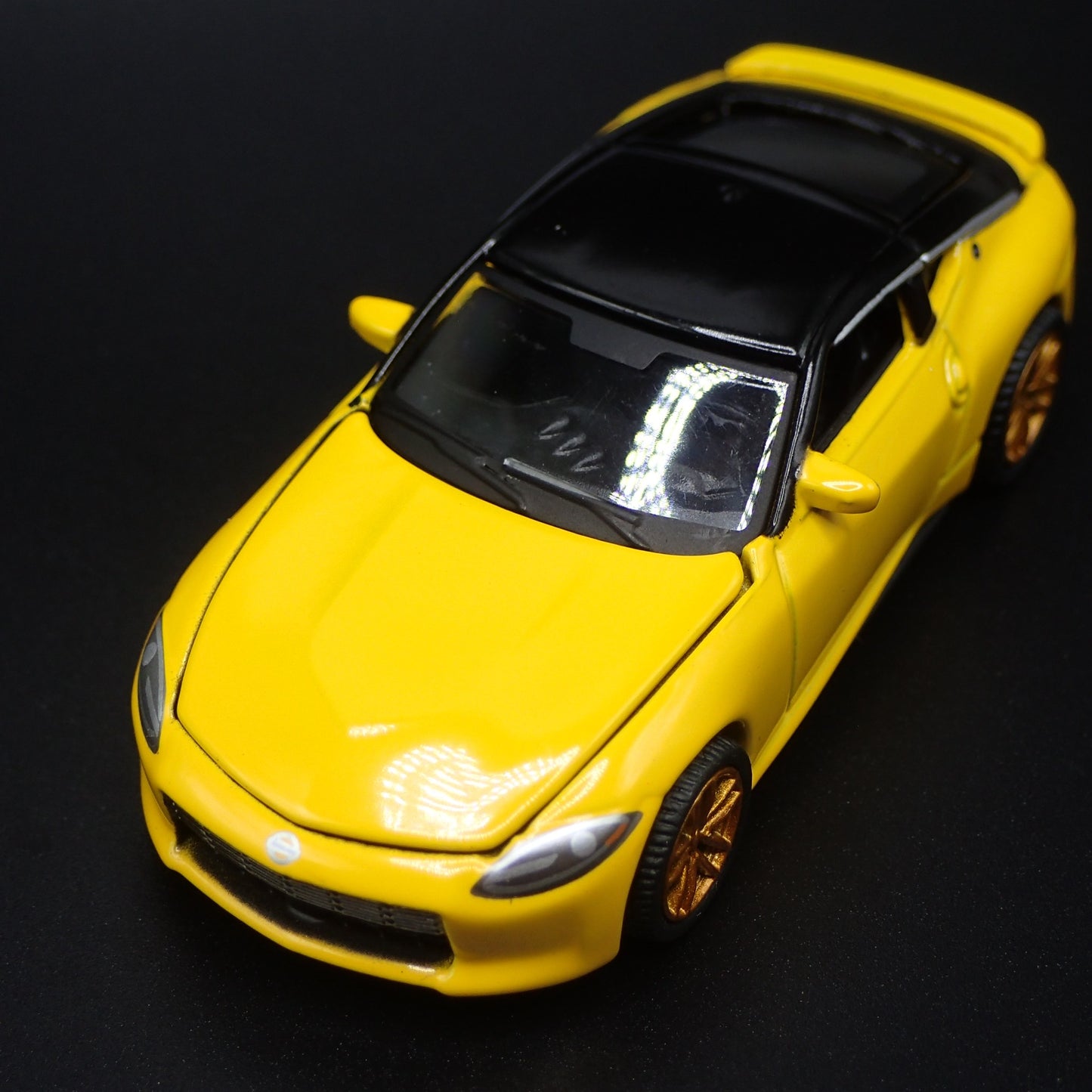 2023-2025 NISSAN Z YELLOW 1:64 SCALE COLLECTIBLE DIORAMA DIECAST MODEL CAR
