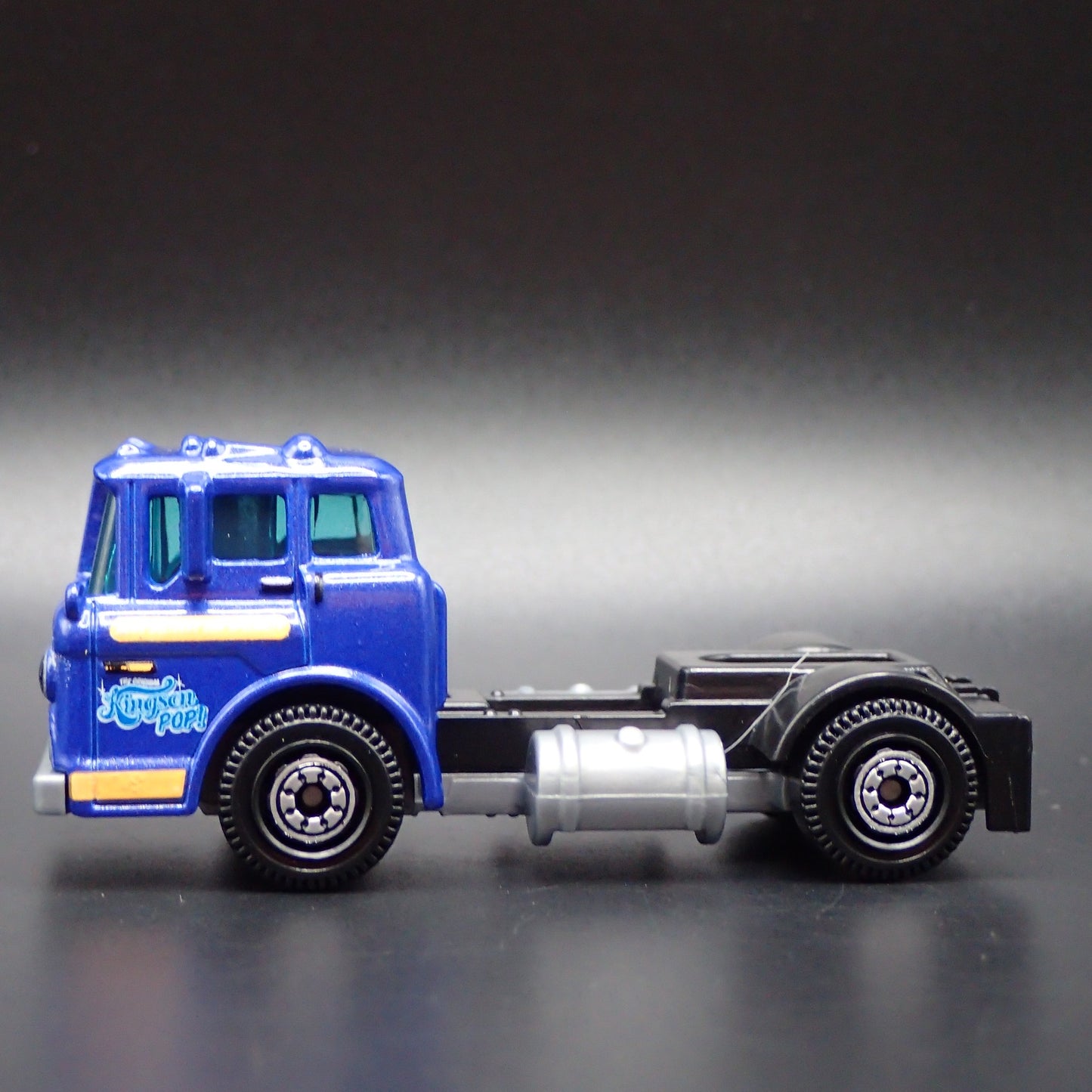 1963-1990 FORD C900 COE RIG TRUCK PURPLE 1:64 MB SCALE DIORAMA DIECAST MODEL CAR