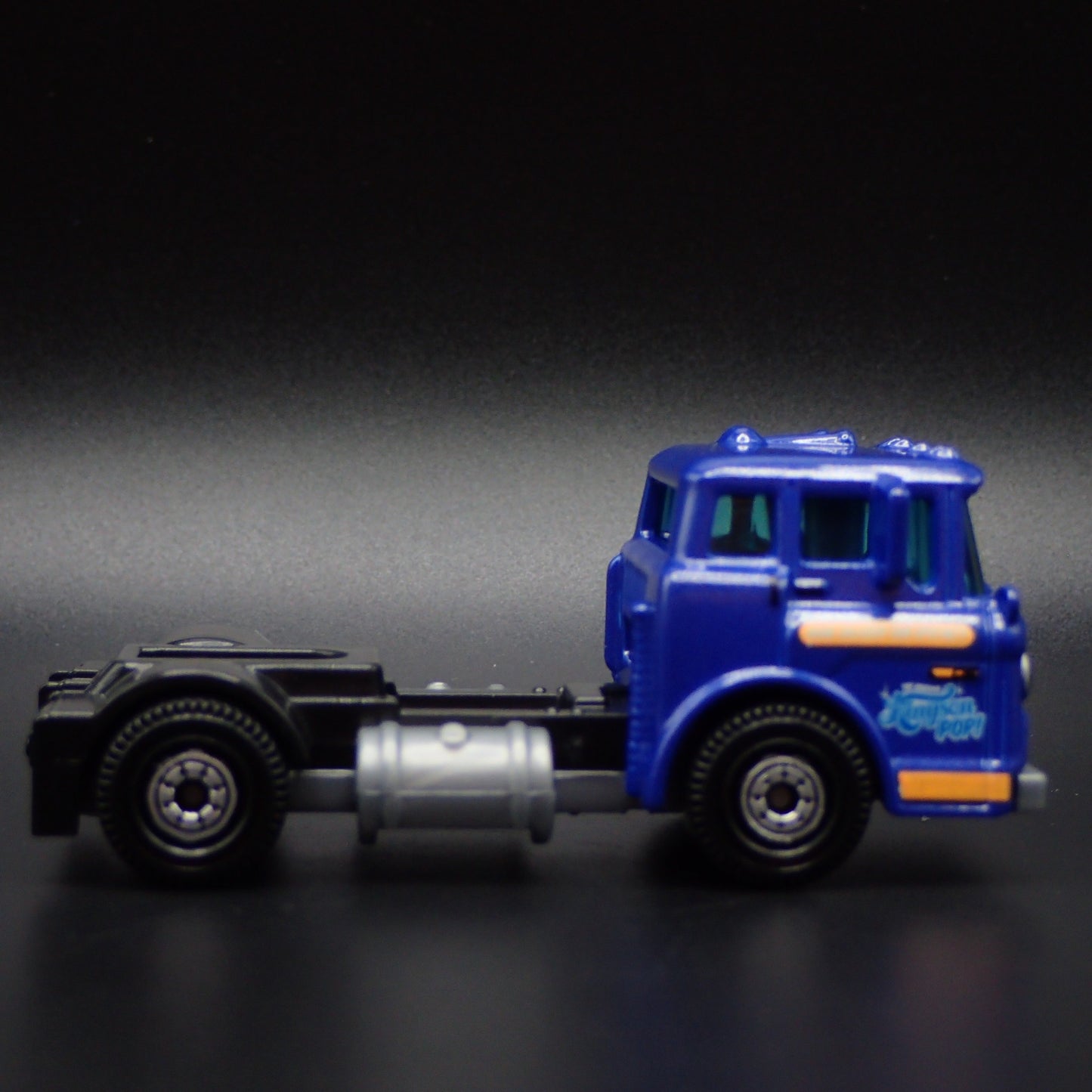 1963-1990 FORD C900 COE RIG TRUCK PURPLE 1:64 MB SCALE DIORAMA DIECAST MODEL CAR