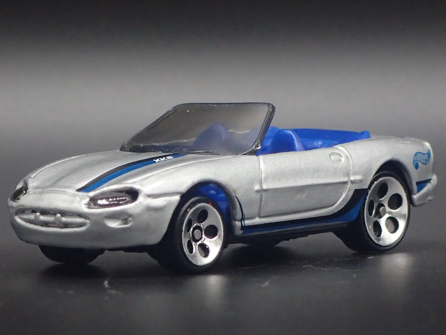 1996-2006 JAGUAR XK8 CONVERTIBLE SILVER 1/64 SCALE COLLECTIBLE DIECAST MODEL CAR