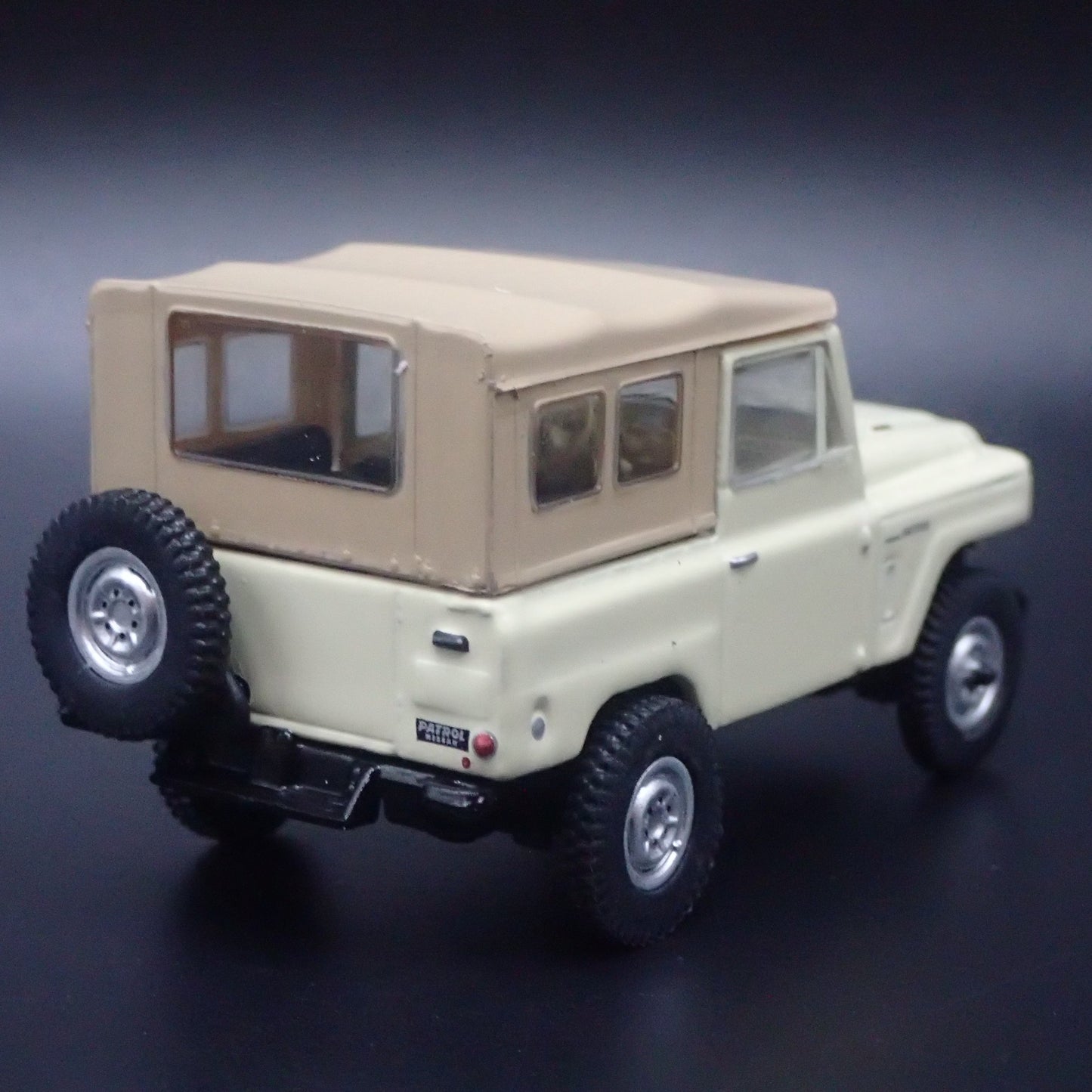 1960-1980 NISSAN PATROL SUV TRUCK TAN 1:64 SCALE COLLECTIBLE DIECAST MODEL CAR