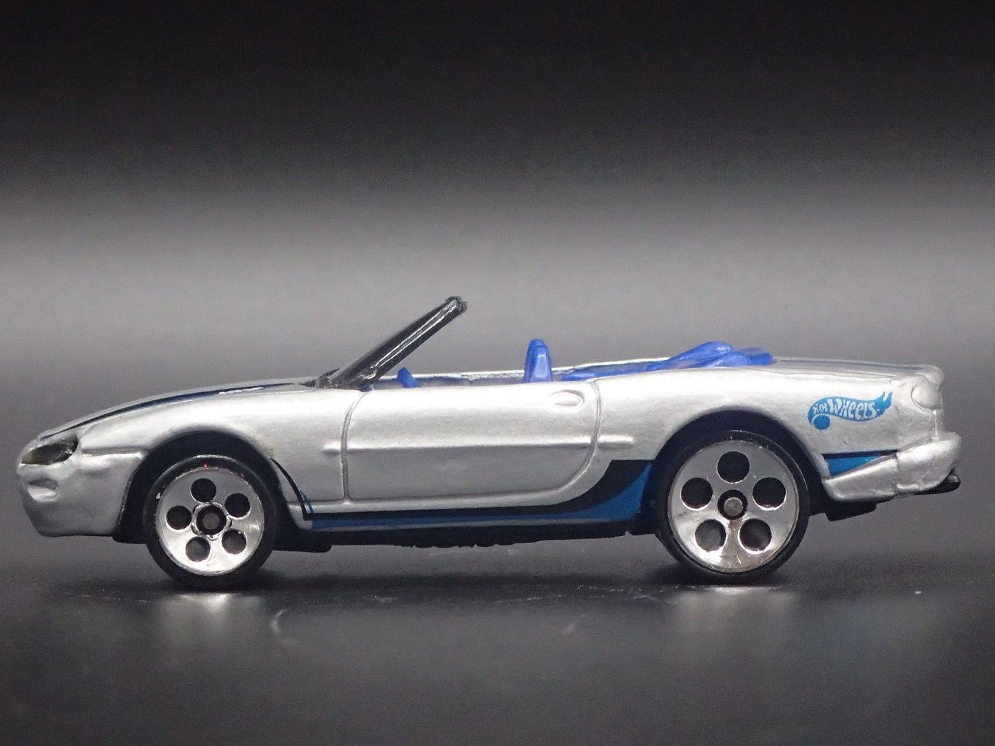 1996-2006 JAGUAR XK8 CONVERTIBLE SILVER 1/64 SCALE COLLECTIBLE DIECAST MODEL CAR