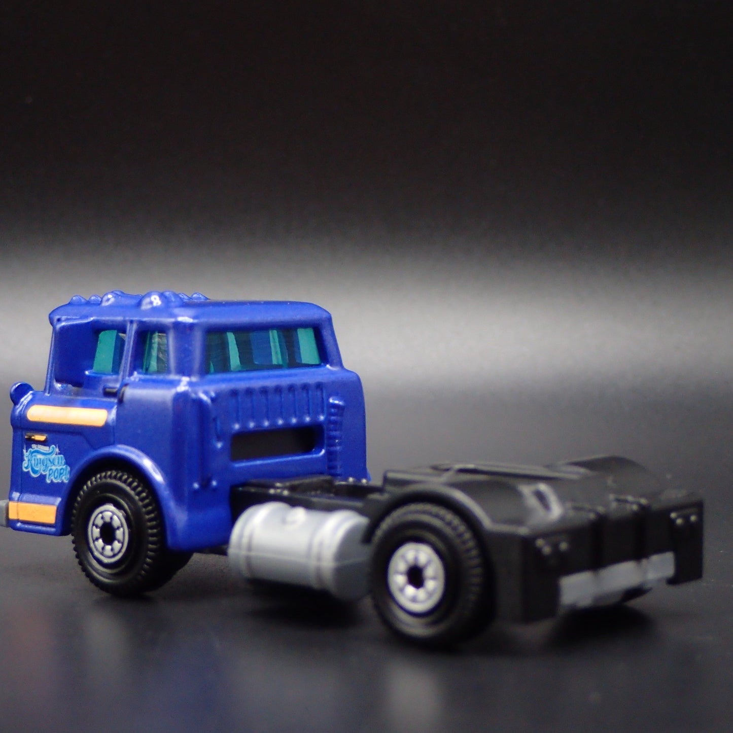 1963-1990 FORD C900 COE RIG TRUCK PURPLE 1:64 MB SCALE DIORAMA DIECAST MODEL CAR