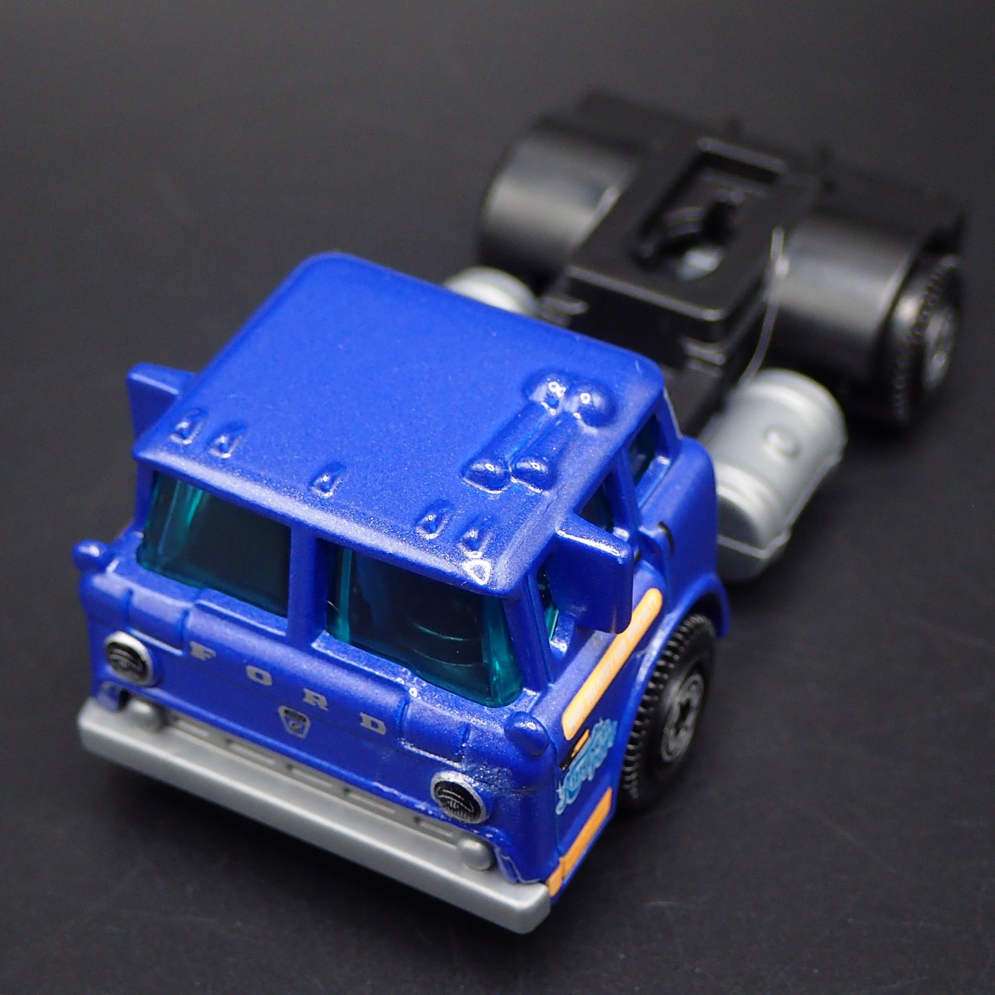 1963-1990 FORD C900 COE RIG TRUCK PURPLE 1:64 MB SCALE DIORAMA DIECAST MODEL CAR