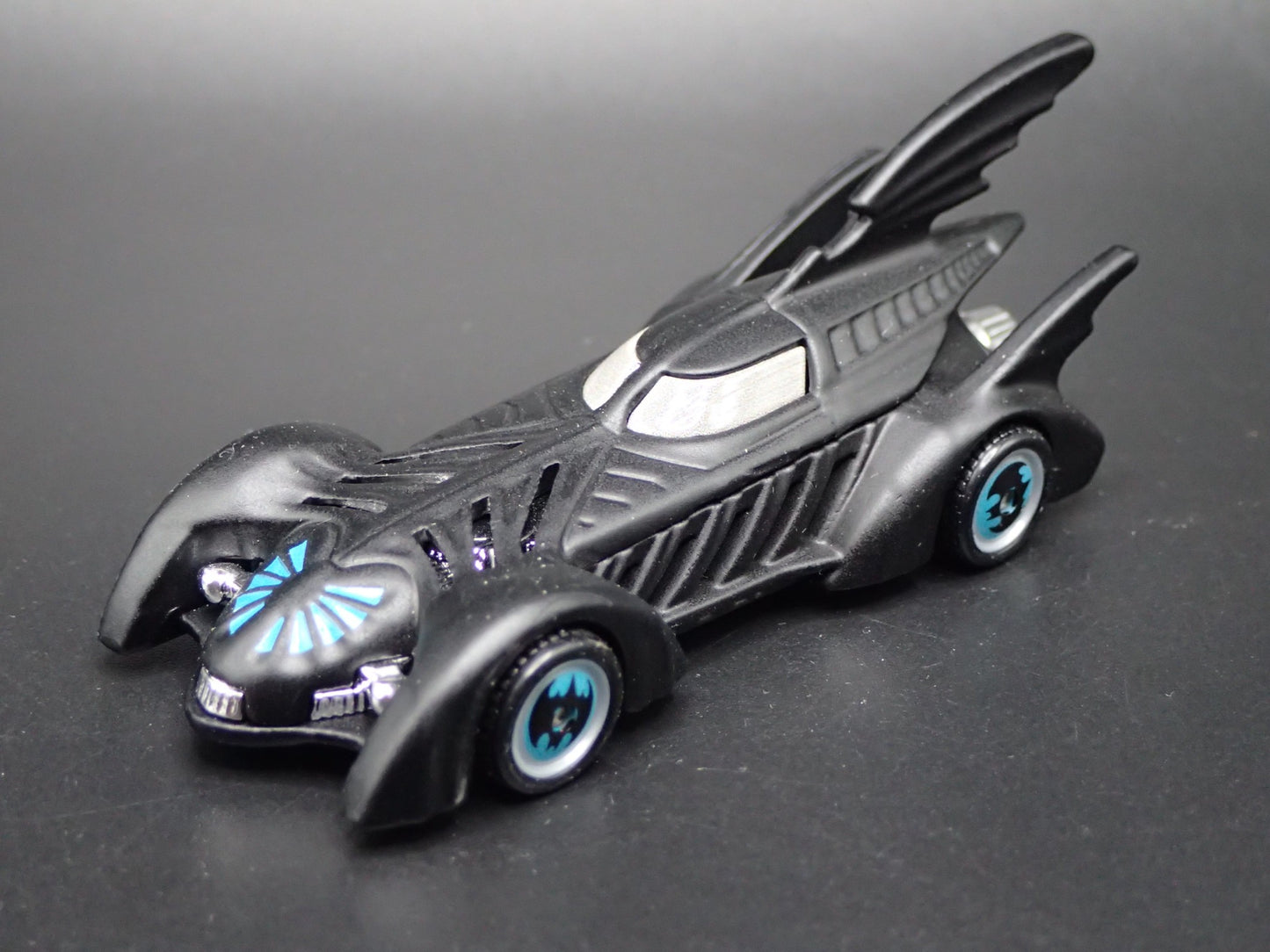 BATMAN FOREVER BATMOBILE BLACK 1:64 SCALE COLLECTIBLE DIORAMA DIECAST MODEL CAR