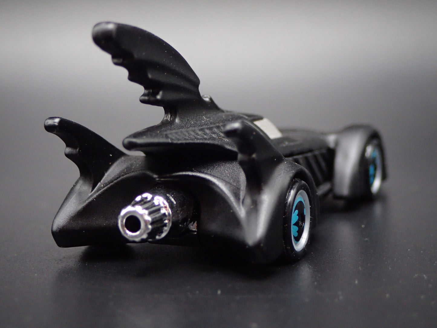 BATMAN FOREVER BATMOBILE BLACK 1:64 SCALE COLLECTIBLE DIORAMA DIECAST MODEL CAR