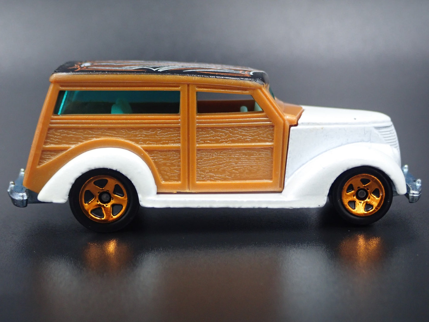 1937 37 FORD WOODY WOODIE HOT ROD WHITE 1:64 SCALE COLLECTIBLE DIECAST MODEL CAR