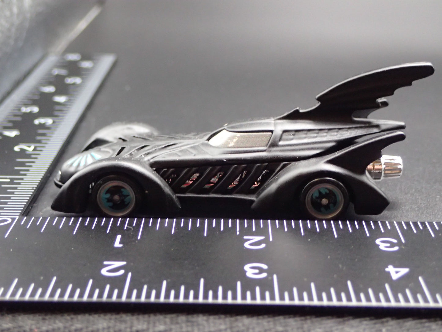 BATMAN FOREVER BATMOBILE BLACK 1:64 SCALE COLLECTIBLE DIORAMA DIECAST MODEL CAR
