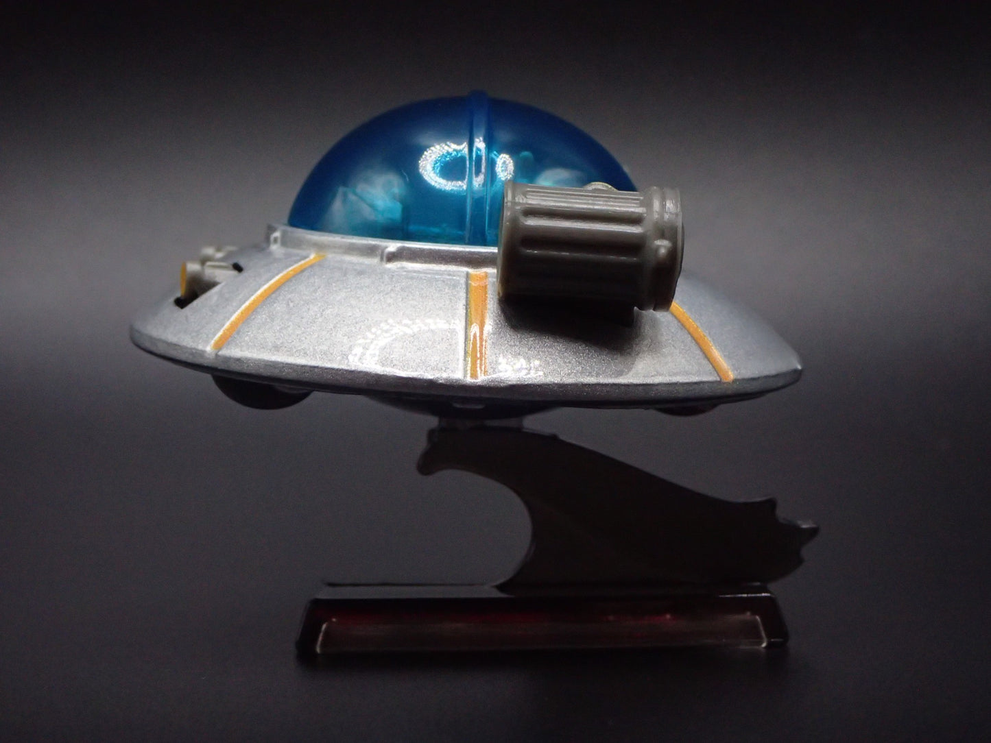 RICK AND MORTYS SPACE SHIP 1:64 SCALE COLLECTIBLE DIORAMA DIECAST MODEL CAR
