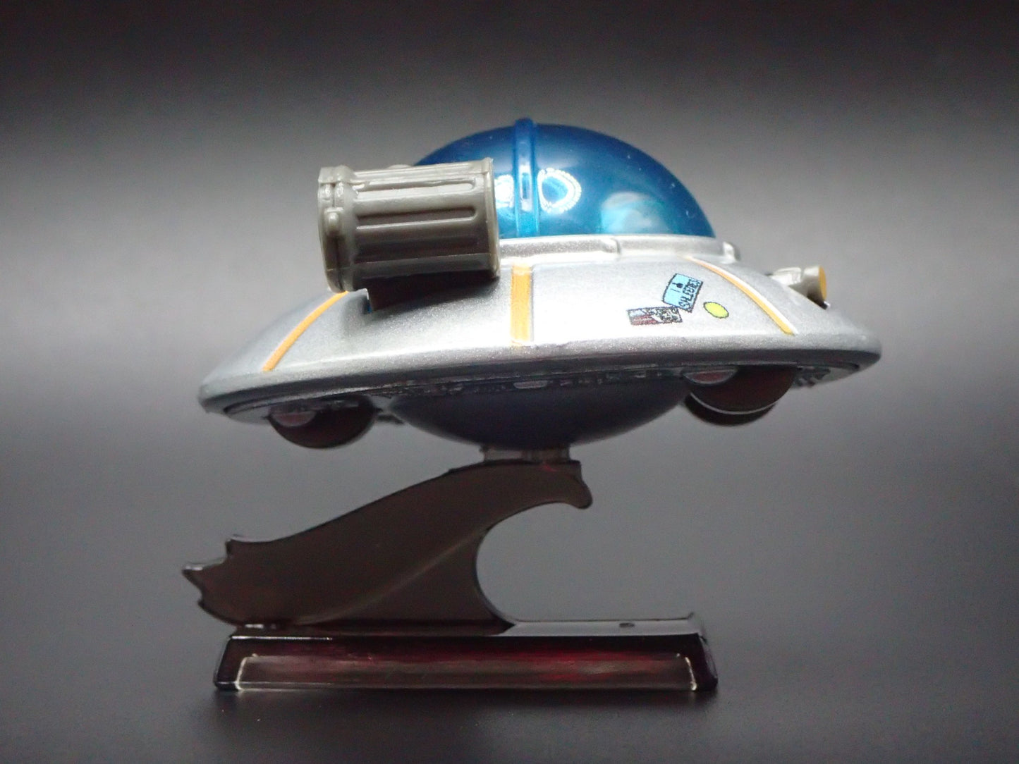 RICK AND MORTYS SPACE SHIP 1:64 SCALE COLLECTIBLE DIORAMA DIECAST MODEL CAR