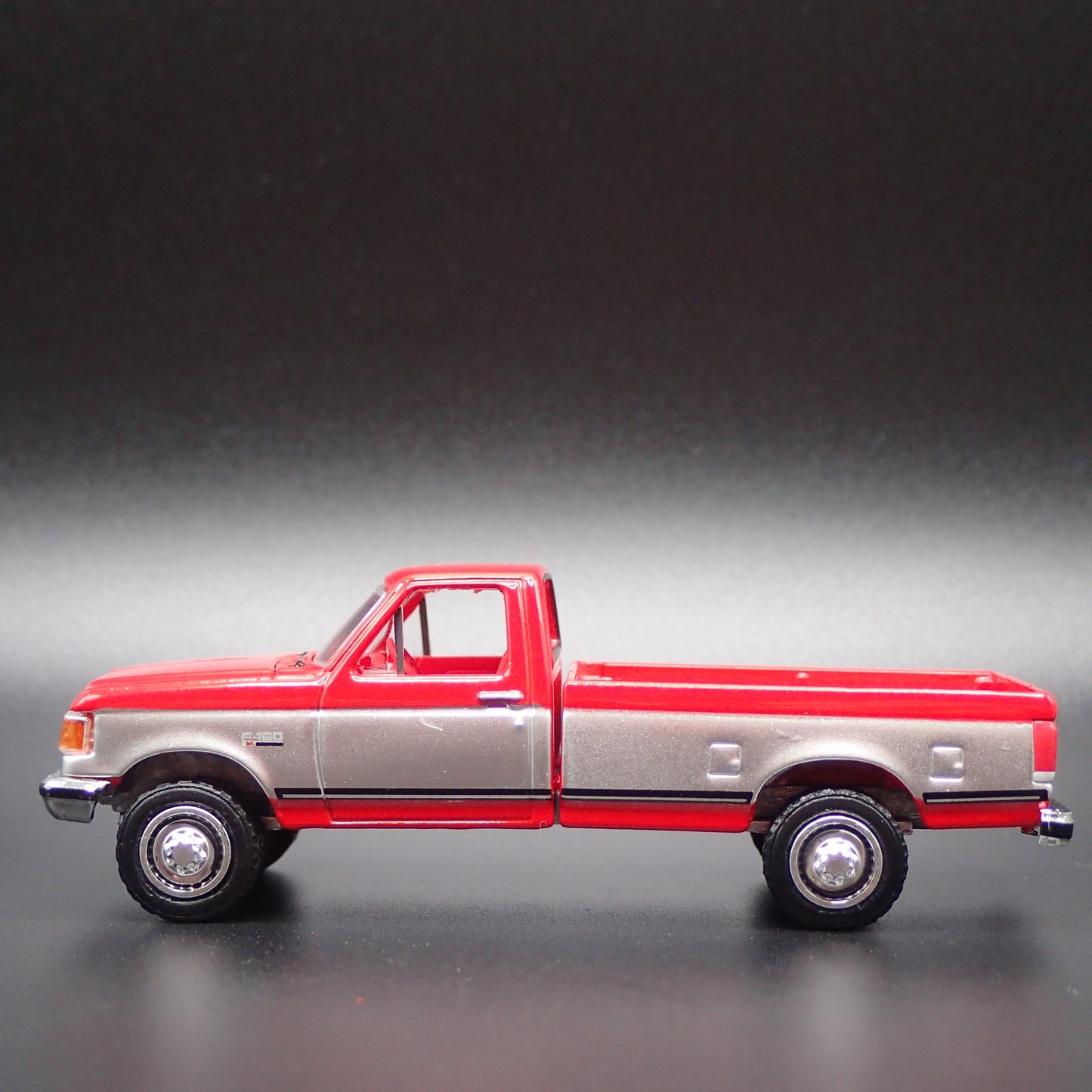 1987 87 FORD F150 SHORT BED PICKUP TRUCK 1/64 SCALE DIORAMA DIECAST MODEL CAR