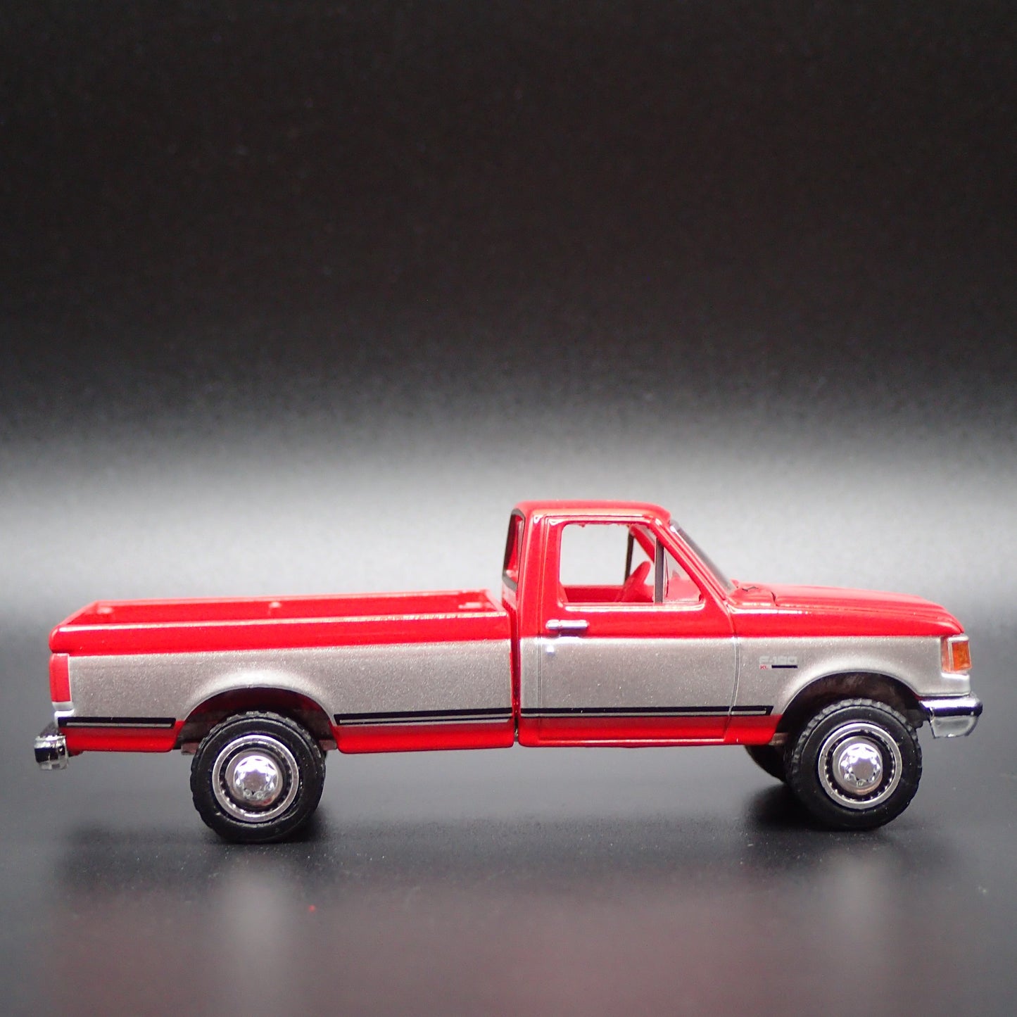 1987 87 FORD F150 SHORT BED PICKUP TRUCK 1/64 SCALE DIORAMA DIECAST MODEL CAR