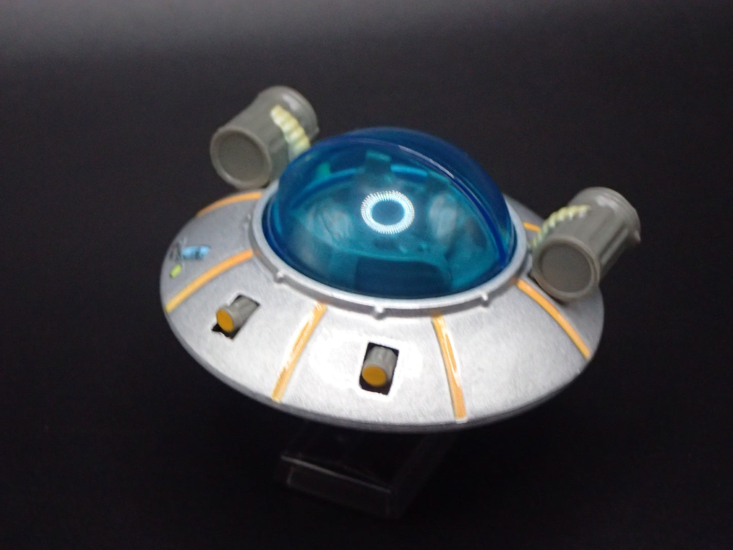 RICK AND MORTYS SPACE SHIP 1:64 SCALE COLLECTIBLE DIORAMA DIECAST MODEL CAR