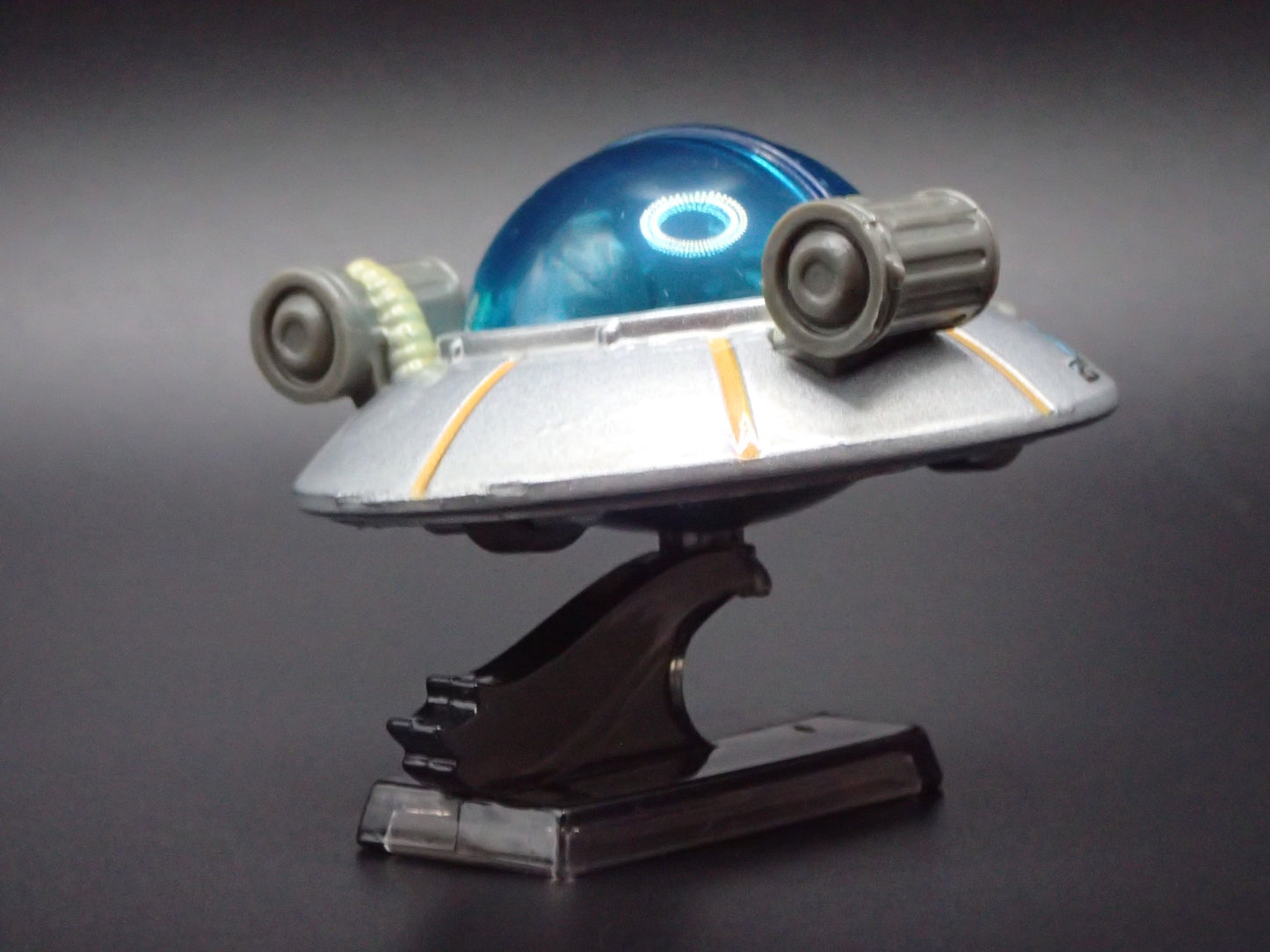 RICK AND MORTYS SPACE SHIP 1:64 SCALE COLLECTIBLE DIORAMA DIECAST MODEL CAR