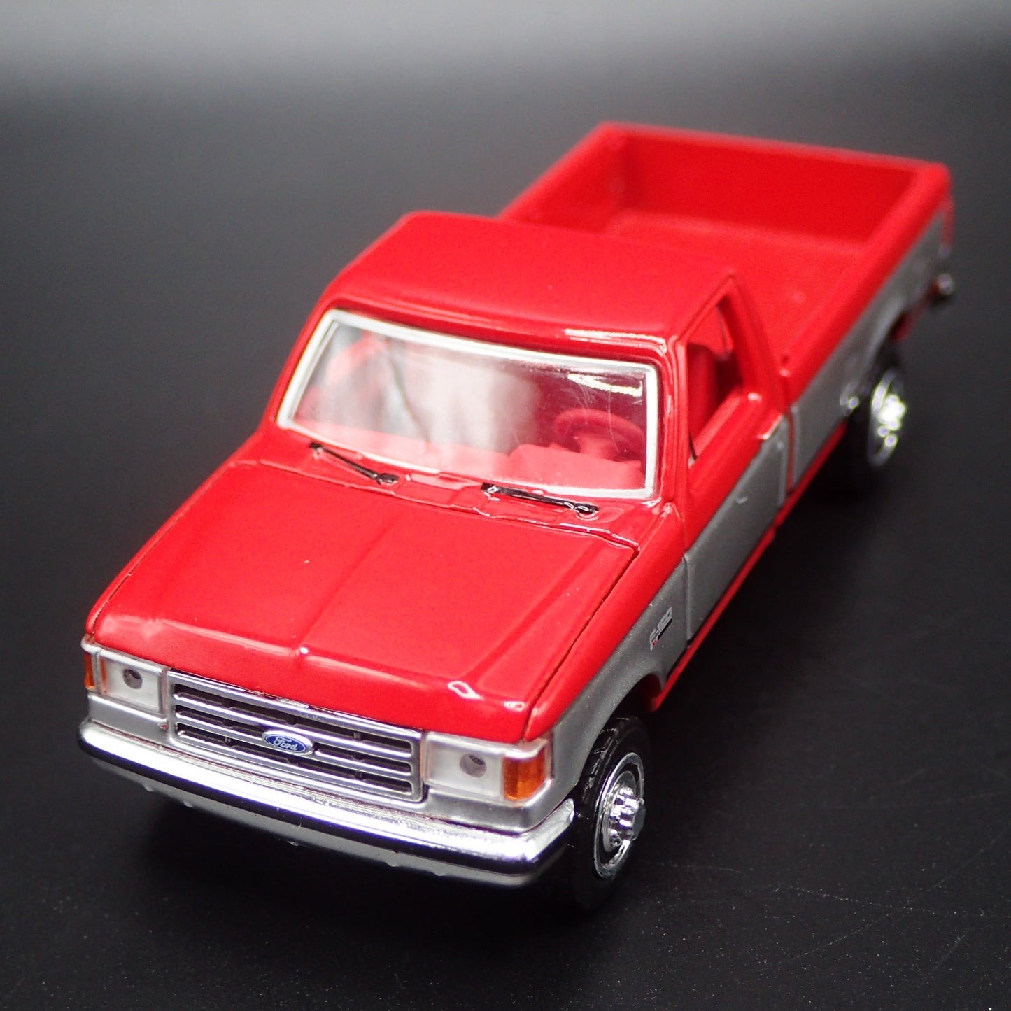1987 87 FORD F150 SHORT BED PICKUP TRUCK 1/64 SCALE DIORAMA DIECAST MODEL CAR