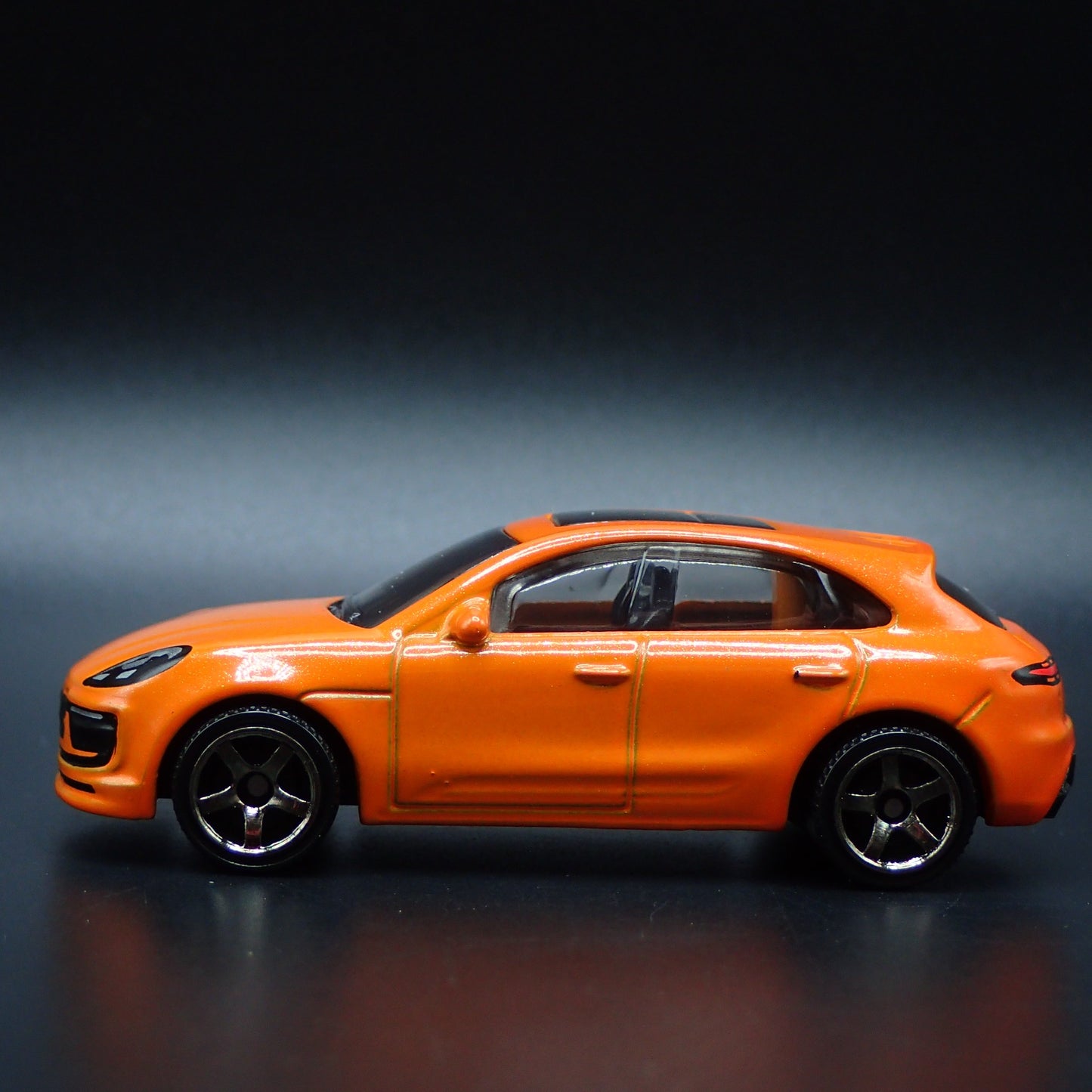 2014-2023 PORSCHE MACAN SUV 1:64 SCALE COLLECTIBLE DIORAMA DIECAST MODEL CAR
