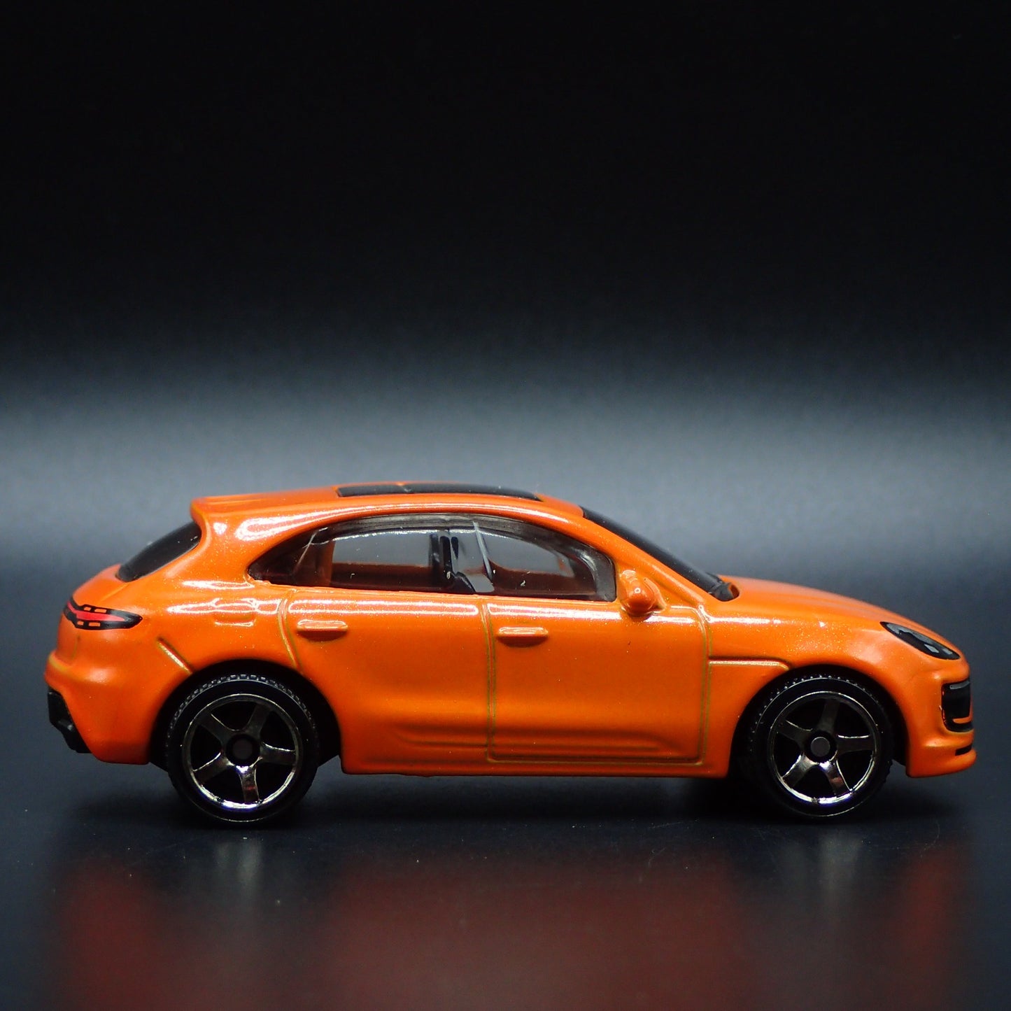 2014-2023 PORSCHE MACAN SUV 1:64 SCALE COLLECTIBLE DIORAMA DIECAST MODEL CAR