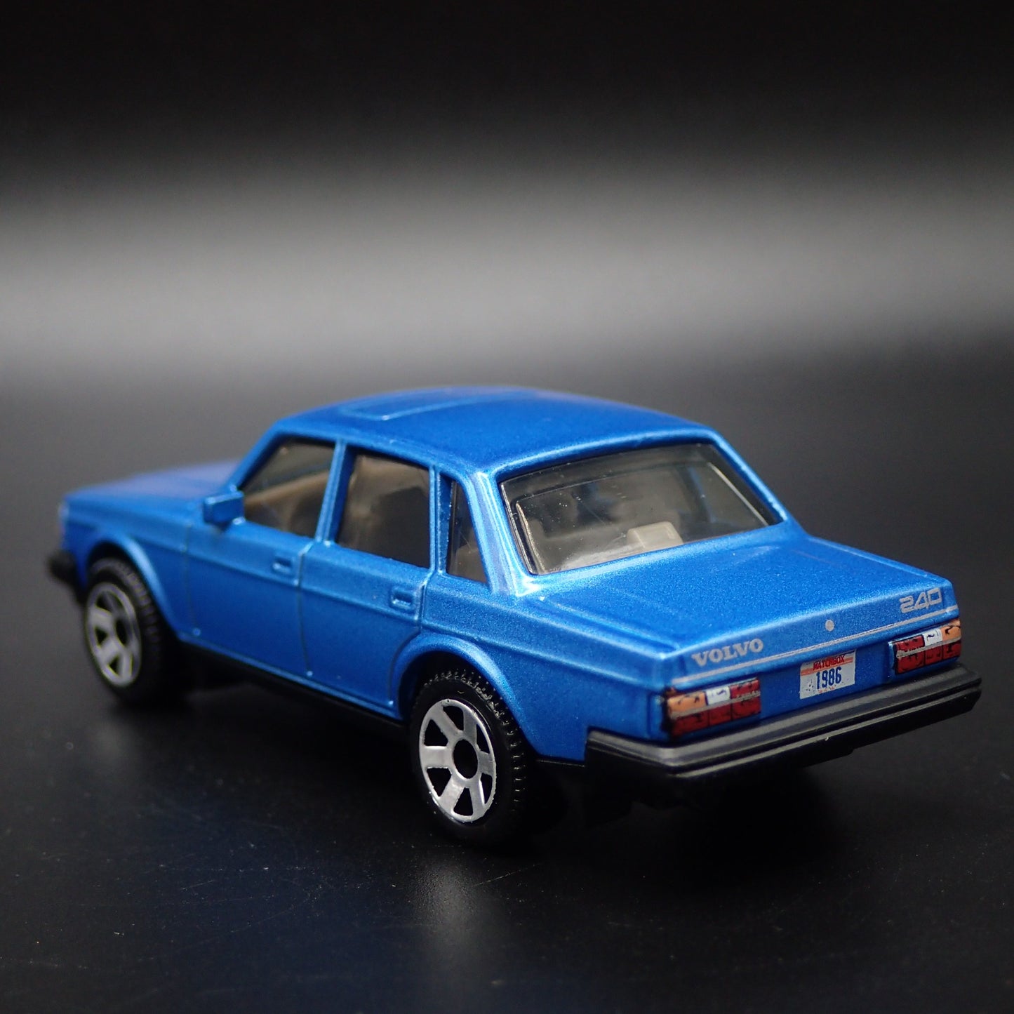 VOLVO 240 4 FOUR DOOR BLUE 1:64 SCALE COLLECTIBLE DIORAMA DIECAST MODEL CAR