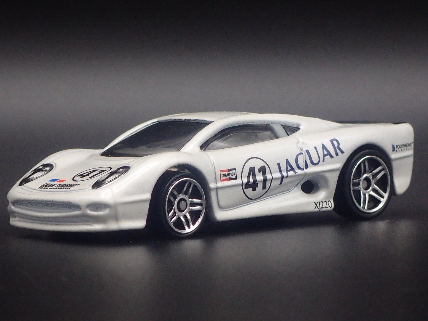 1992-1994 JAGUAR XJ220 GRAN TURISMO WHITE 1/64 SCALE DIORAMA DIECAST MODEL CAR