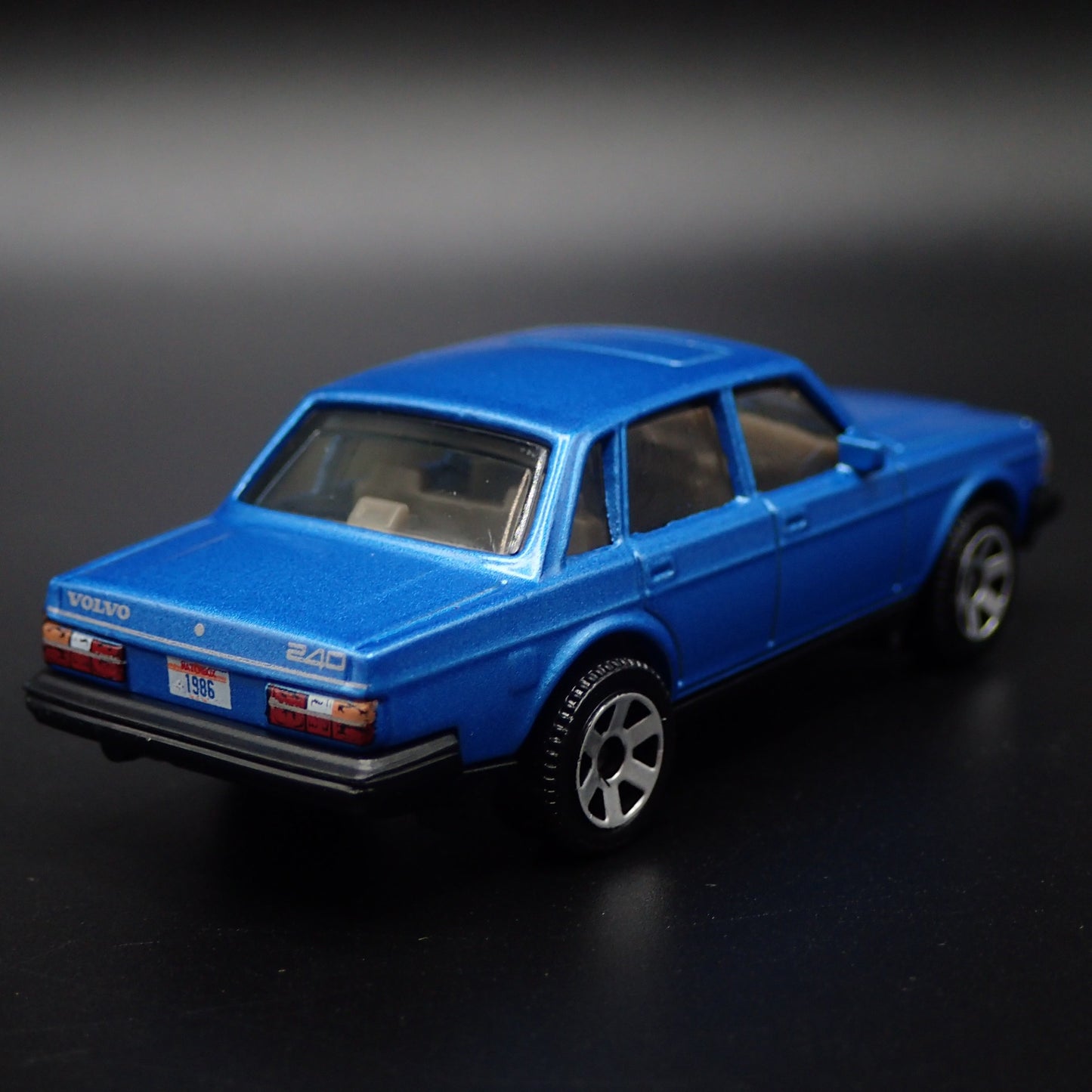 VOLVO 240 4 FOUR DOOR BLUE 1:64 SCALE COLLECTIBLE DIORAMA DIECAST MODEL CAR