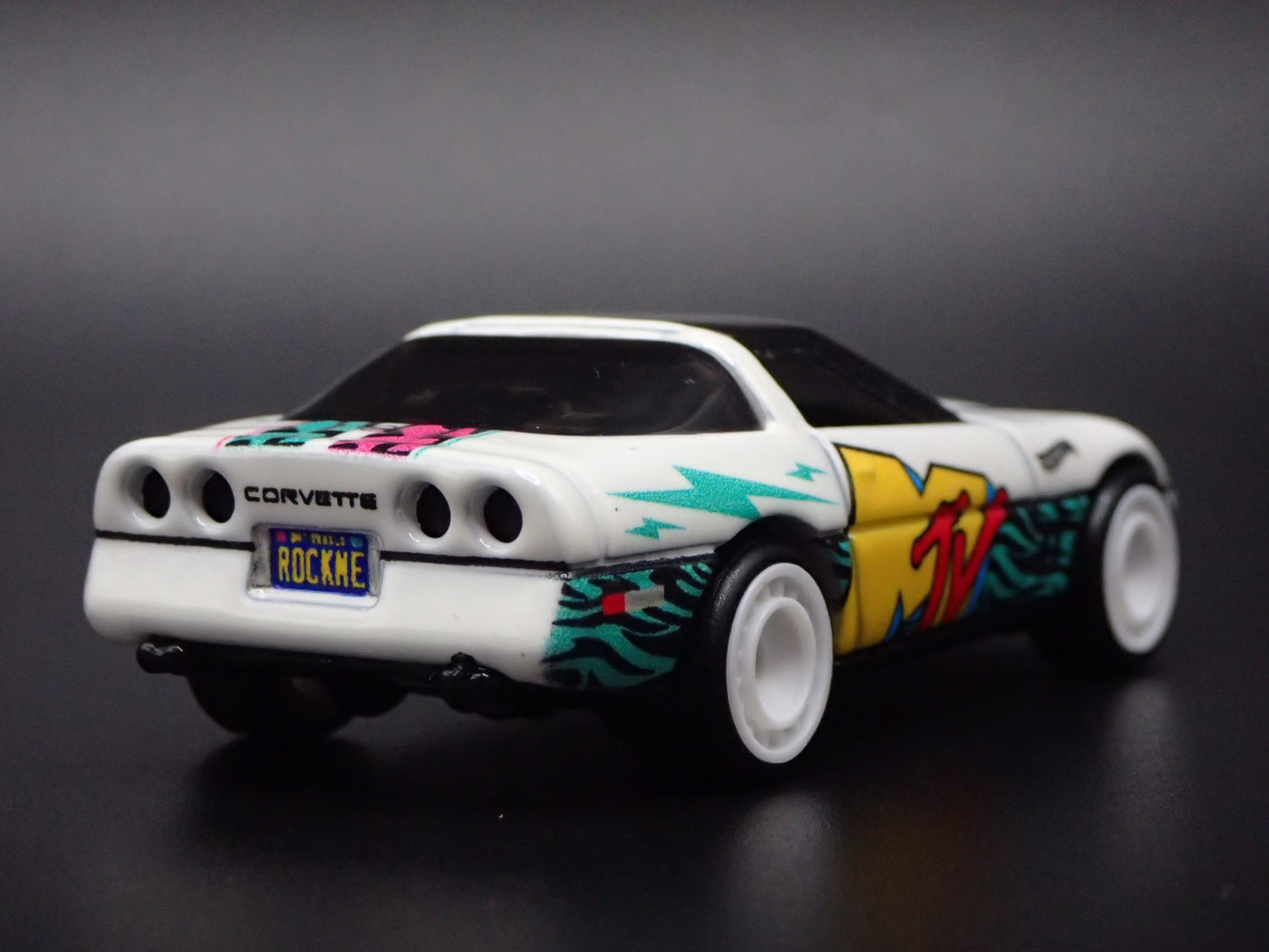 1984-1996 C4 CHEVY CHEVROLET CORVETTE MTV 1:64 SCALE DIORAMA DIECAST MODEL CAR