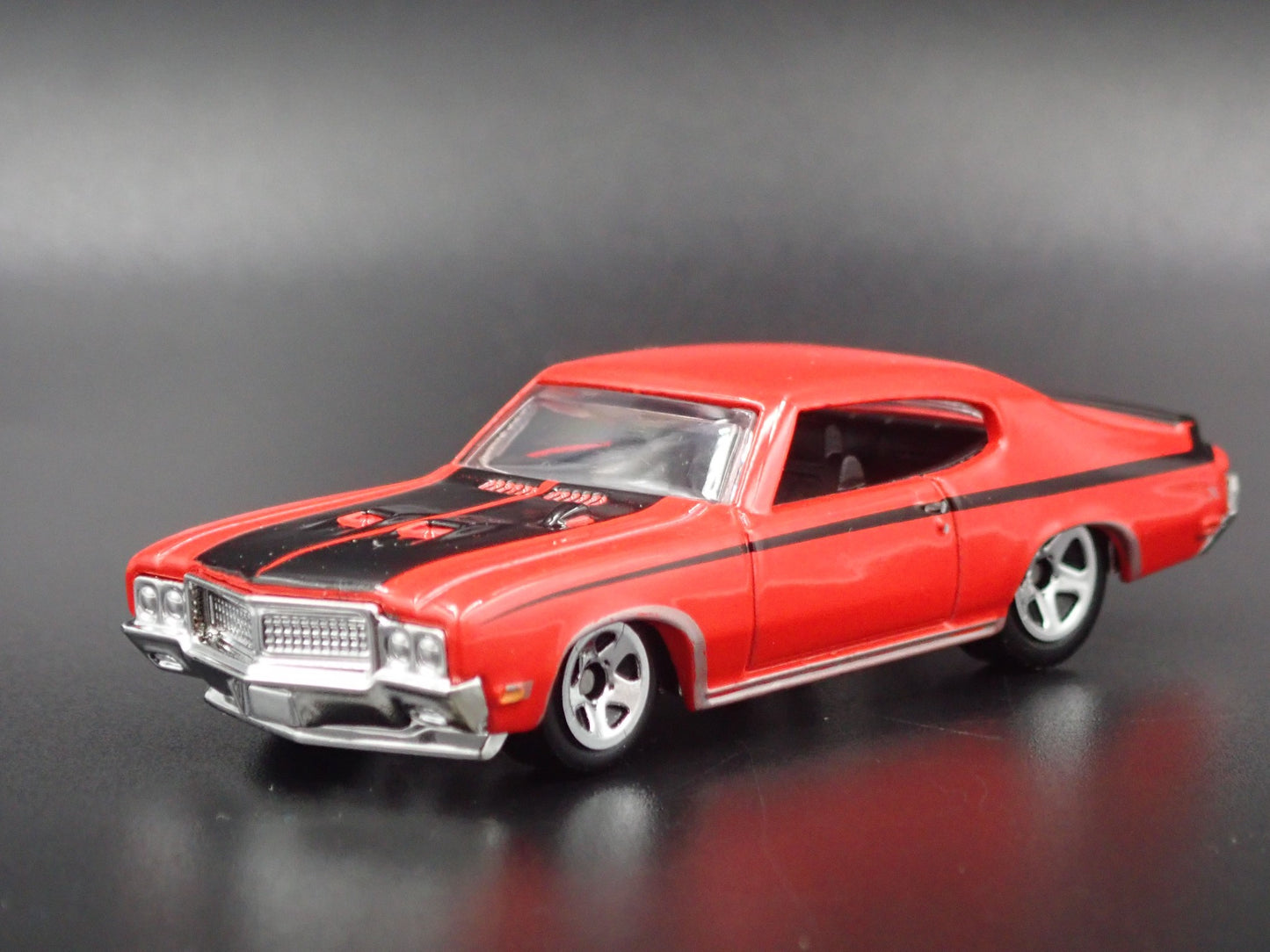 1970 70 BUICK GSX RED 1:64 SCALE LIMITED COLLECTIBLE DIORAMA DIECAST MODEL CAR