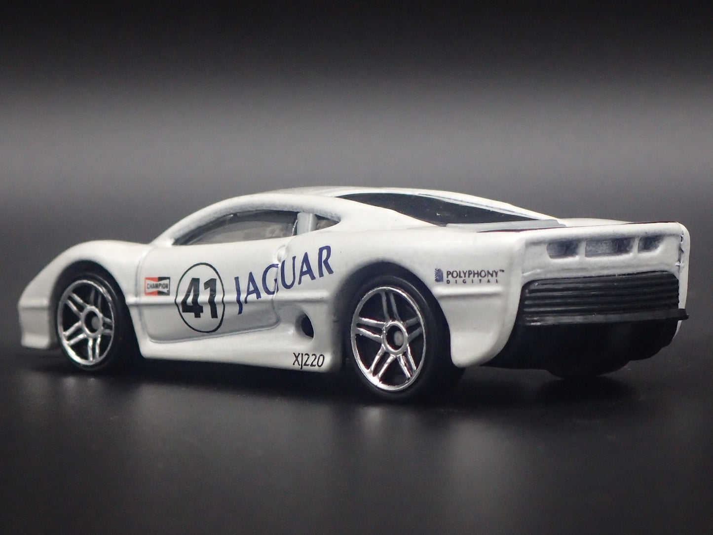 1992-1994 JAGUAR XJ220 GRAN TURISMO WHITE 1/64 SCALE DIORAMA DIECAST MODEL CAR