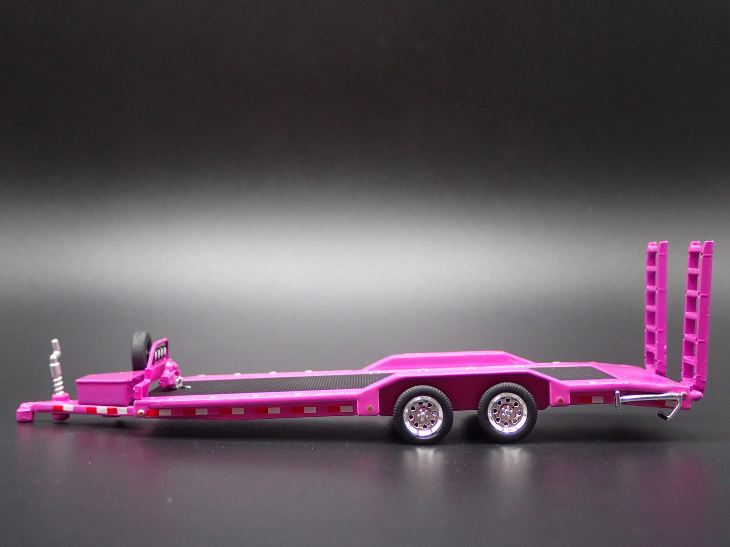 HEAVY DUTY FLATBED TRAILER W/ RUBBER TIRES 1/64 SCALE DIORAMA DIECAST MODEL