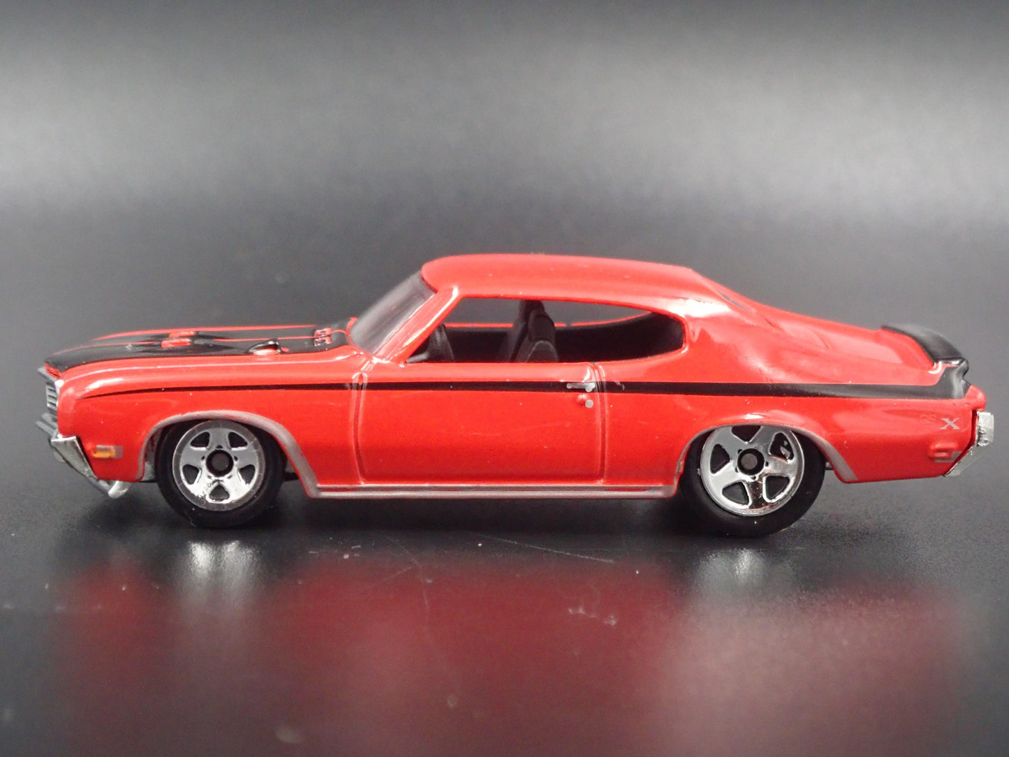 1970 70 BUICK GSX RED 1:64 SCALE LIMITED COLLECTIBLE DIORAMA DIECAST MODEL CAR