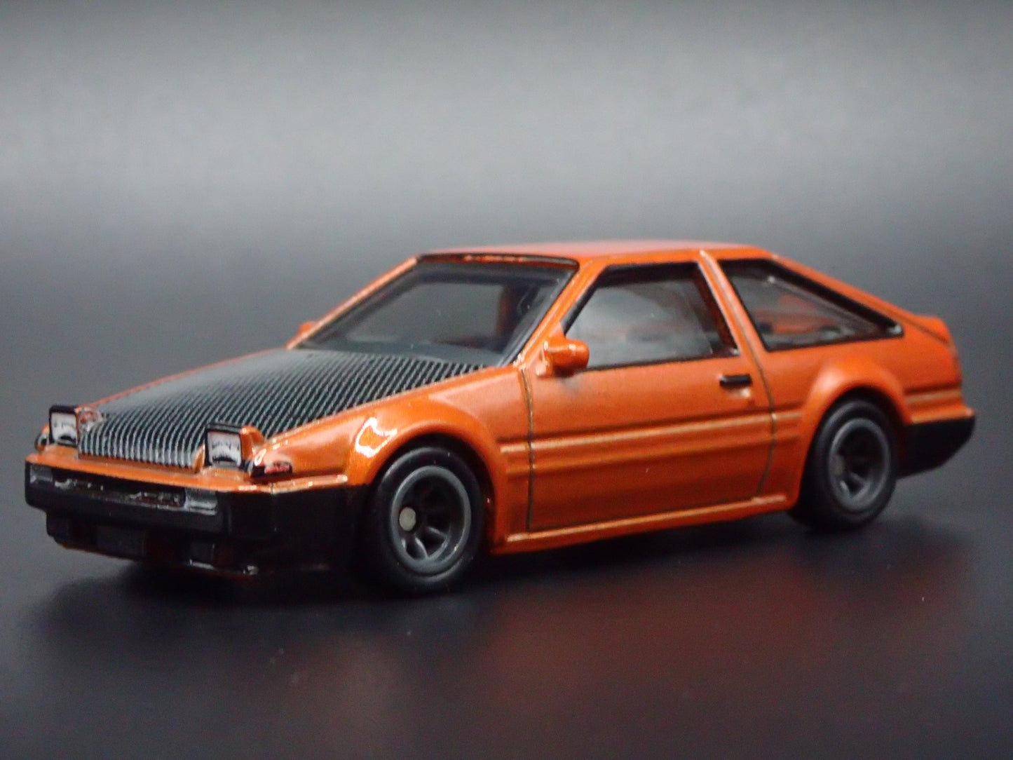 1983-1987 TOYOTA AE86 COROLLA ORANGE 1/64 SCALE DIORAMA DIECAST MODEL CAR