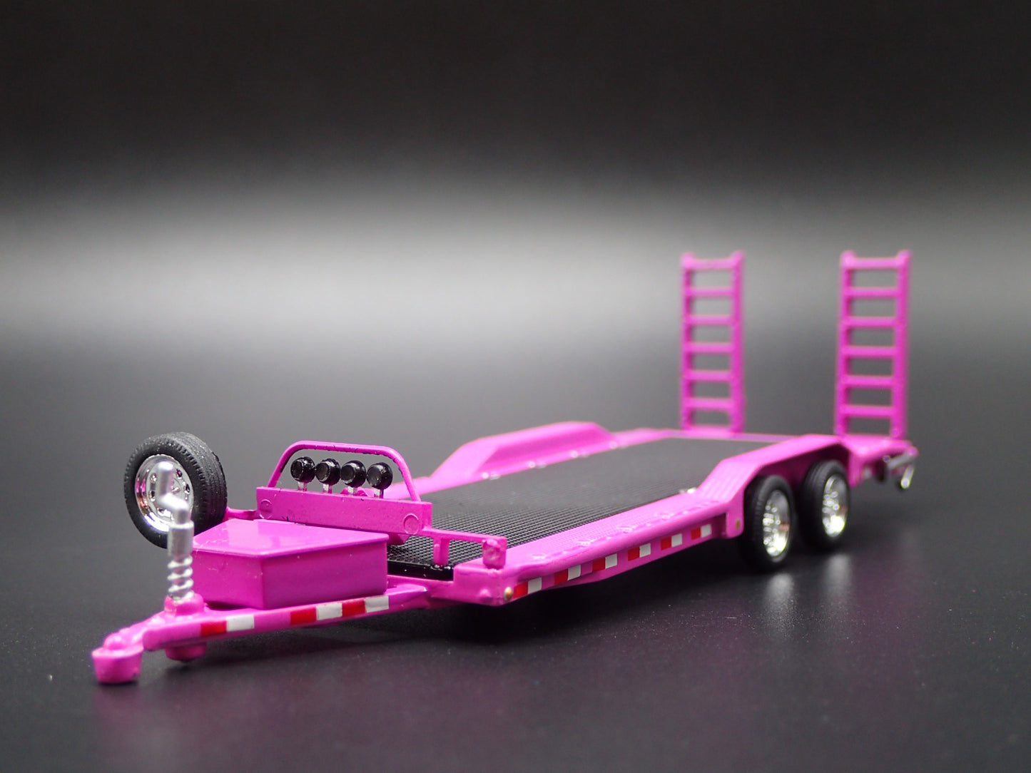 HEAVY DUTY FLATBED TRAILER W/ RUBBER TIRES 1/64 SCALE DIORAMA DIECAST MODEL