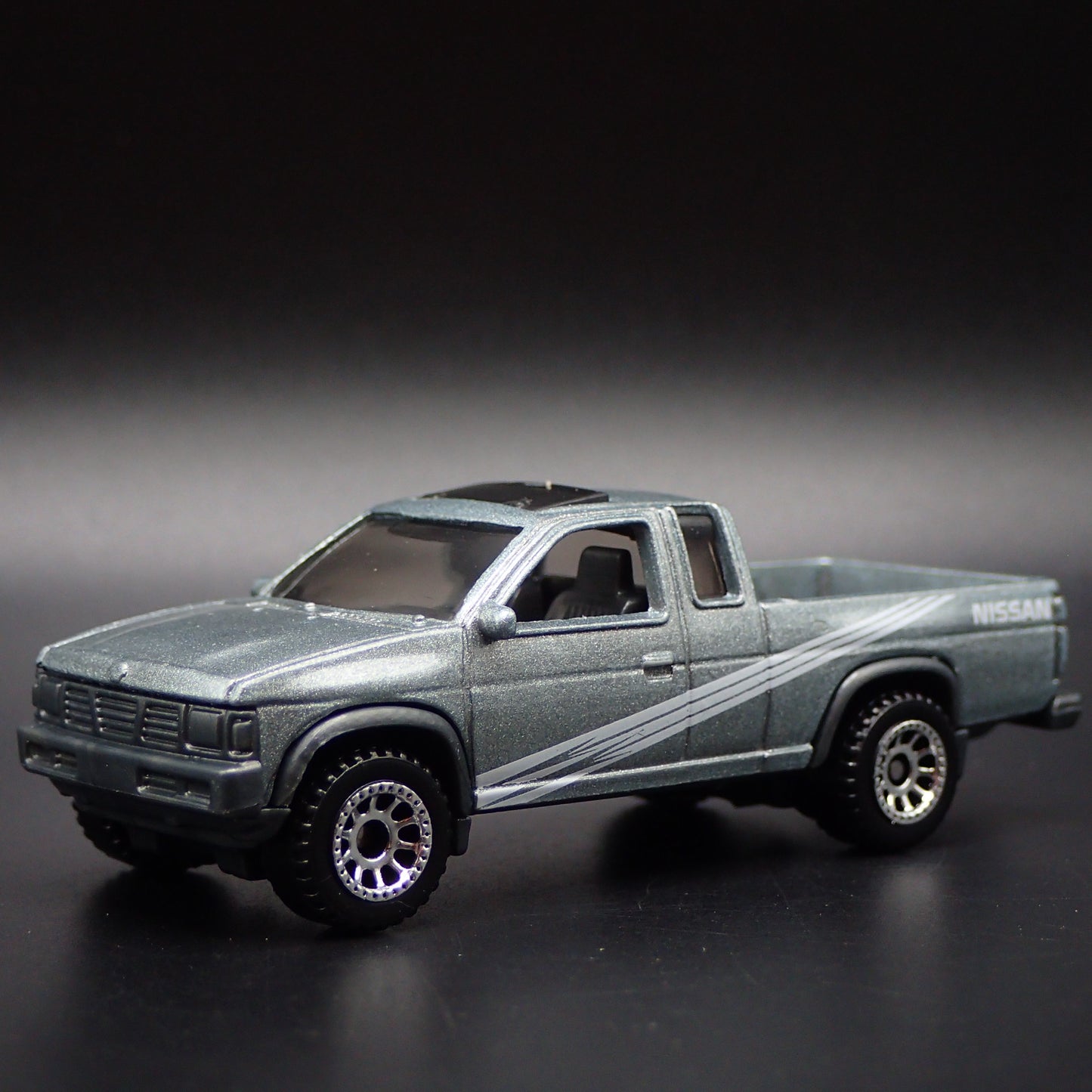 1995 95 NISSAN HARDBODY PICKUP TRUCK D21 W HITCH 1:64 SCALE DIECAST MODEL CAR