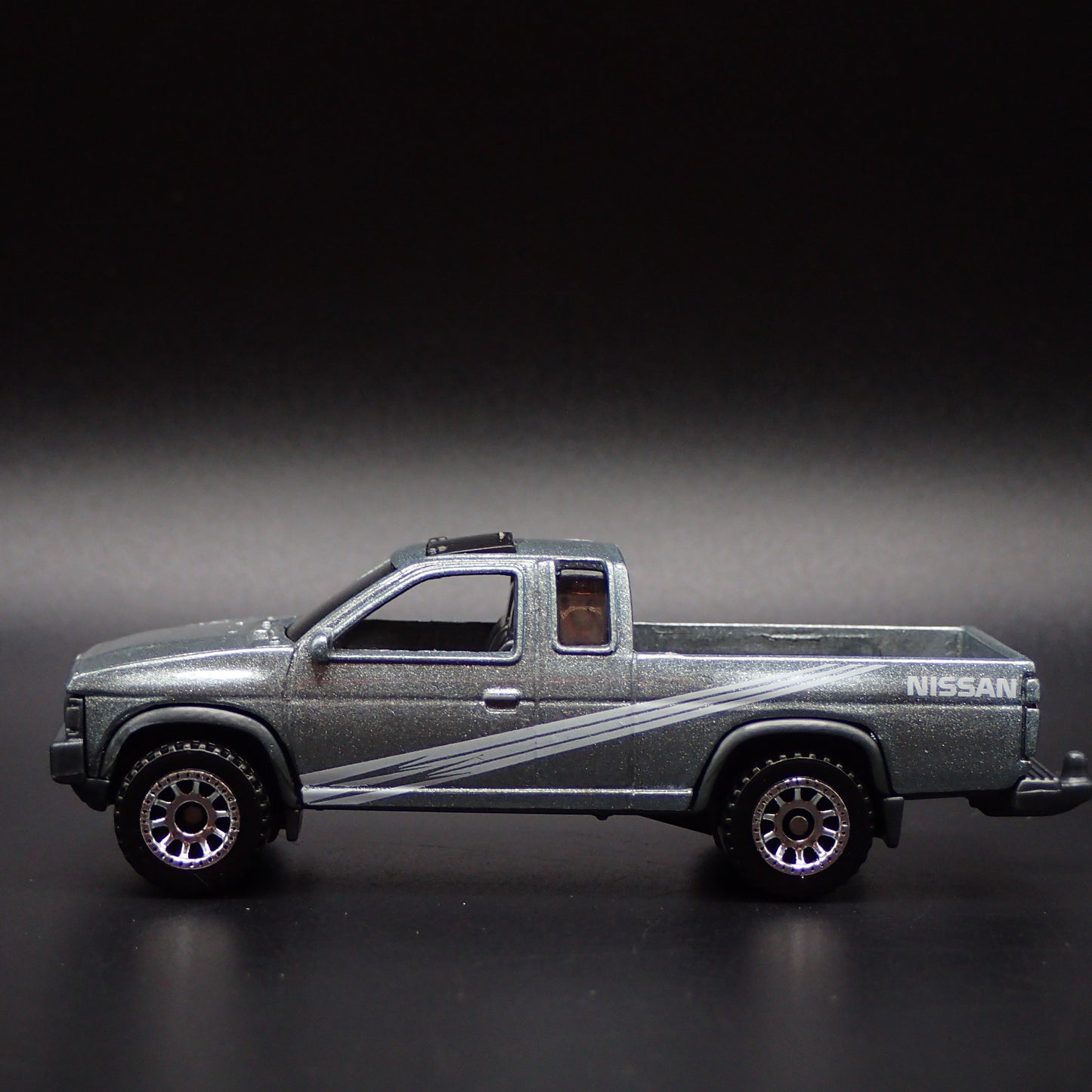 1995 95 NISSAN HARDBODY PICKUP TRUCK D21 W HITCH 1:64 SCALE DIECAST MODEL CAR