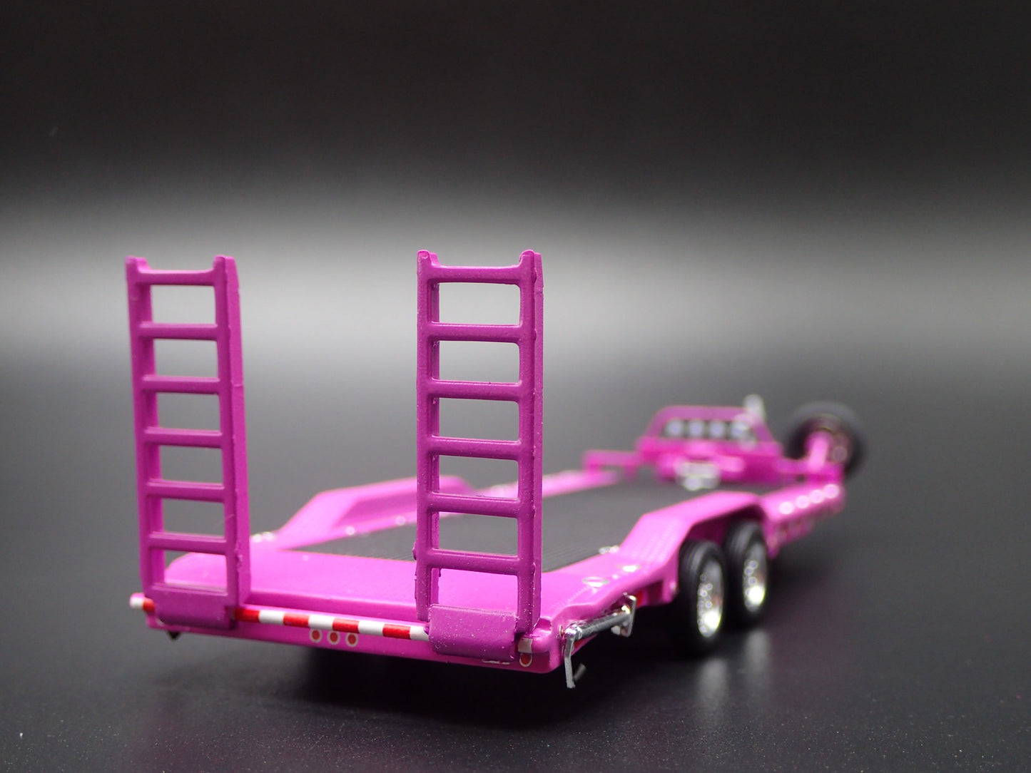 HEAVY DUTY FLATBED TRAILER W/ RUBBER TIRES 1/64 SCALE DIORAMA DIECAST MODEL