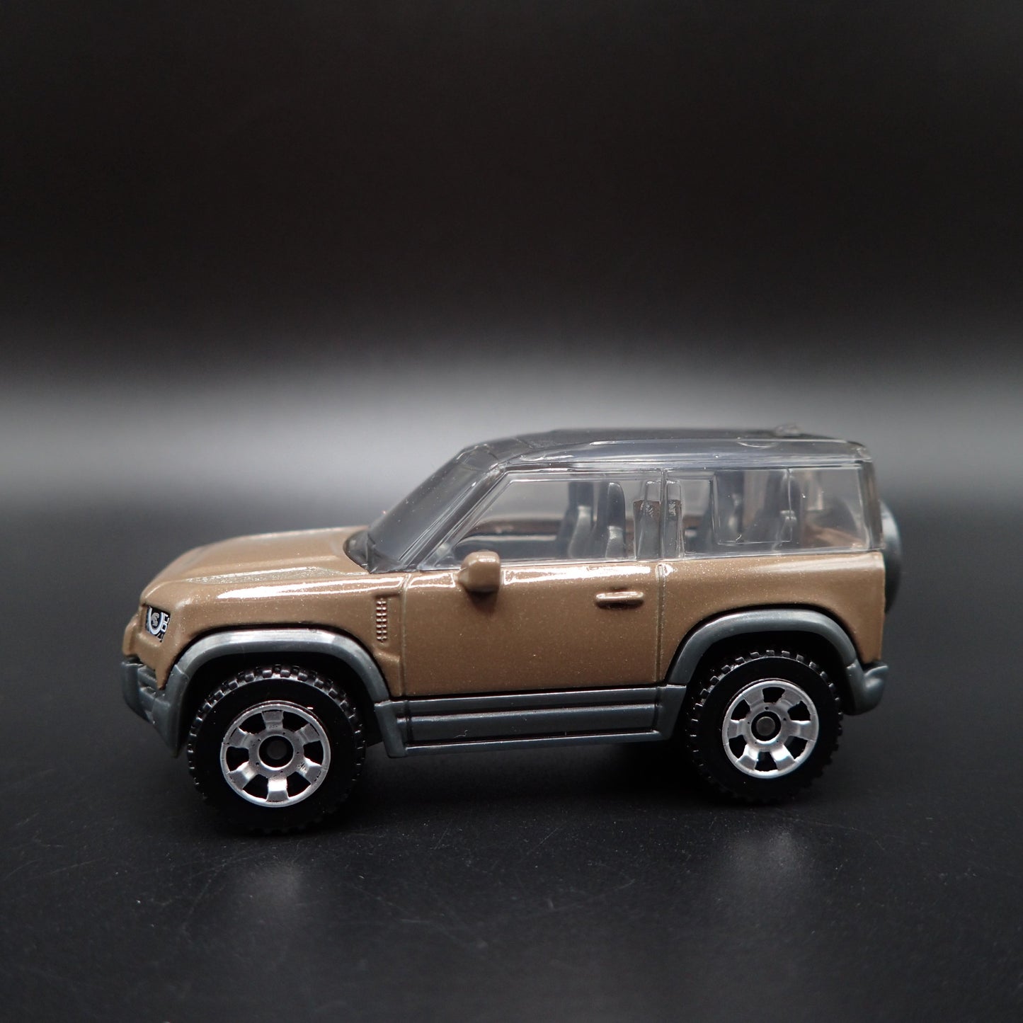 2020-2025 LAND ROVER DEFENDER 90 BROWN 1/64 SCALE DIORAMA DIECAST MODEL CAR