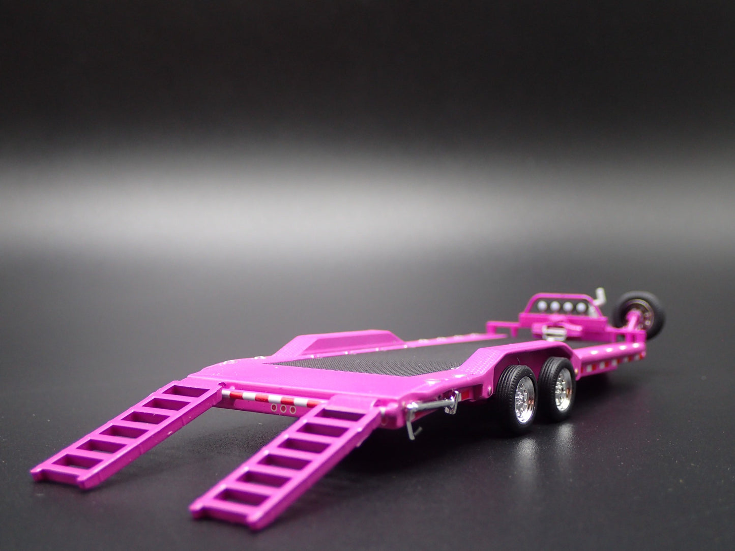 HEAVY DUTY FLATBED TRAILER W/ RUBBER TIRES 1/64 SCALE DIORAMA DIECAST MODEL