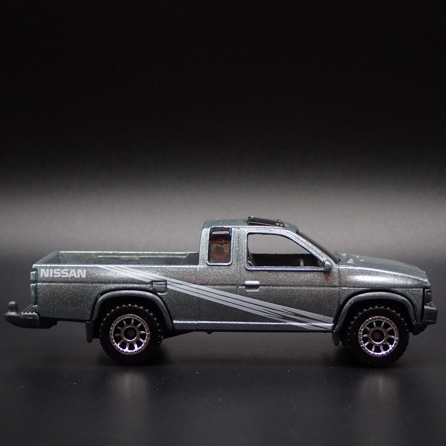 1995 95 NISSAN HARDBODY PICKUP TRUCK D21 W HITCH 1:64 SCALE DIECAST MODEL CAR