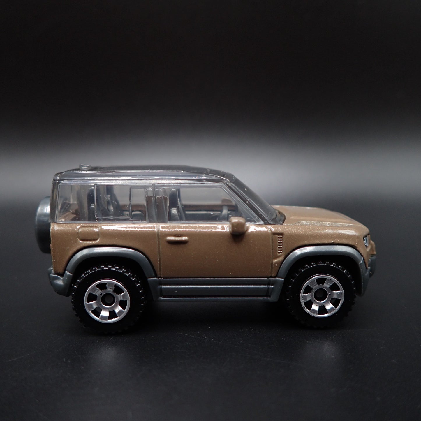 2020-2025 LAND ROVER DEFENDER 90 BROWN 1/64 SCALE DIORAMA DIECAST MODEL CAR