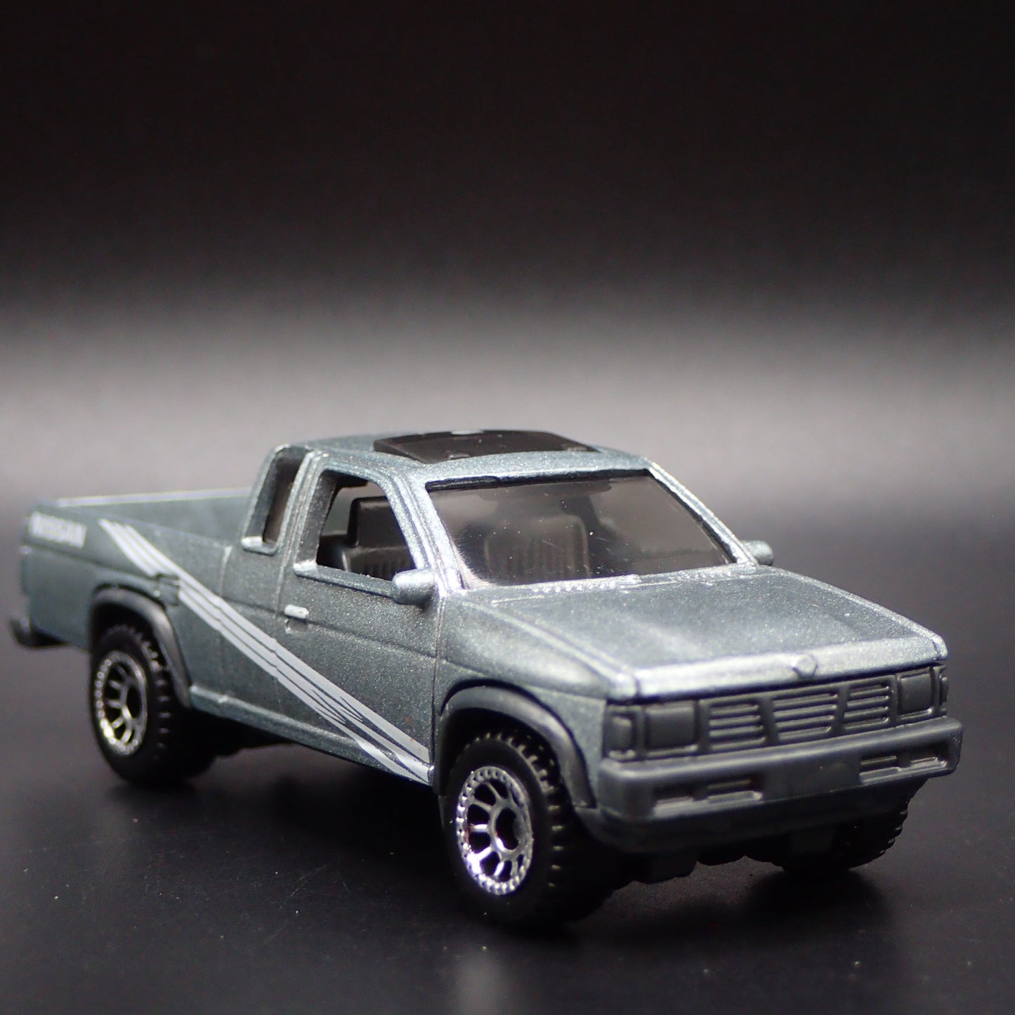 1995 95 NISSAN HARDBODY PICKUP TRUCK D21 W HITCH 1:64 SCALE DIECAST MODEL CAR