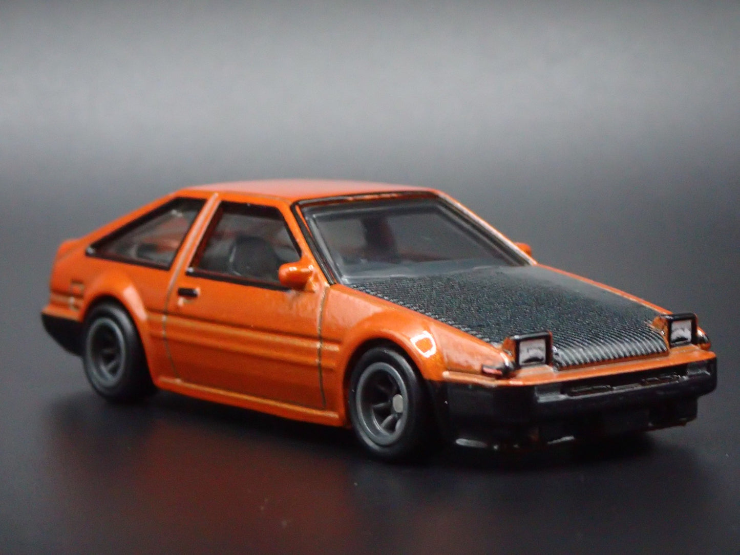 1983-1987 TOYOTA AE86 COROLLA ORANGE 1/64 SCALE DIORAMA DIECAST MODEL CAR