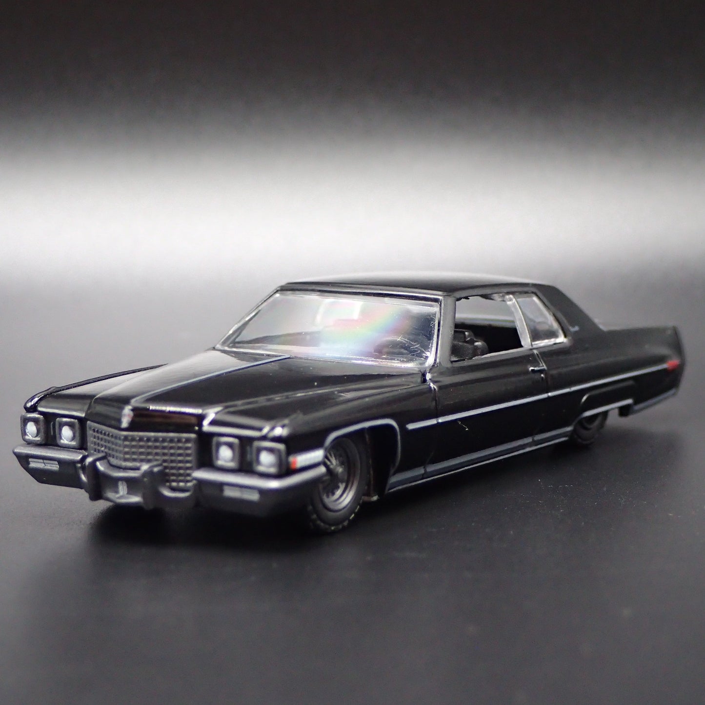 1971 71 CADILLAC CADDY COUPE DEVILLE 2 DOOR 1:64 SCALE DIORAMA DIECAST MODEL CAR