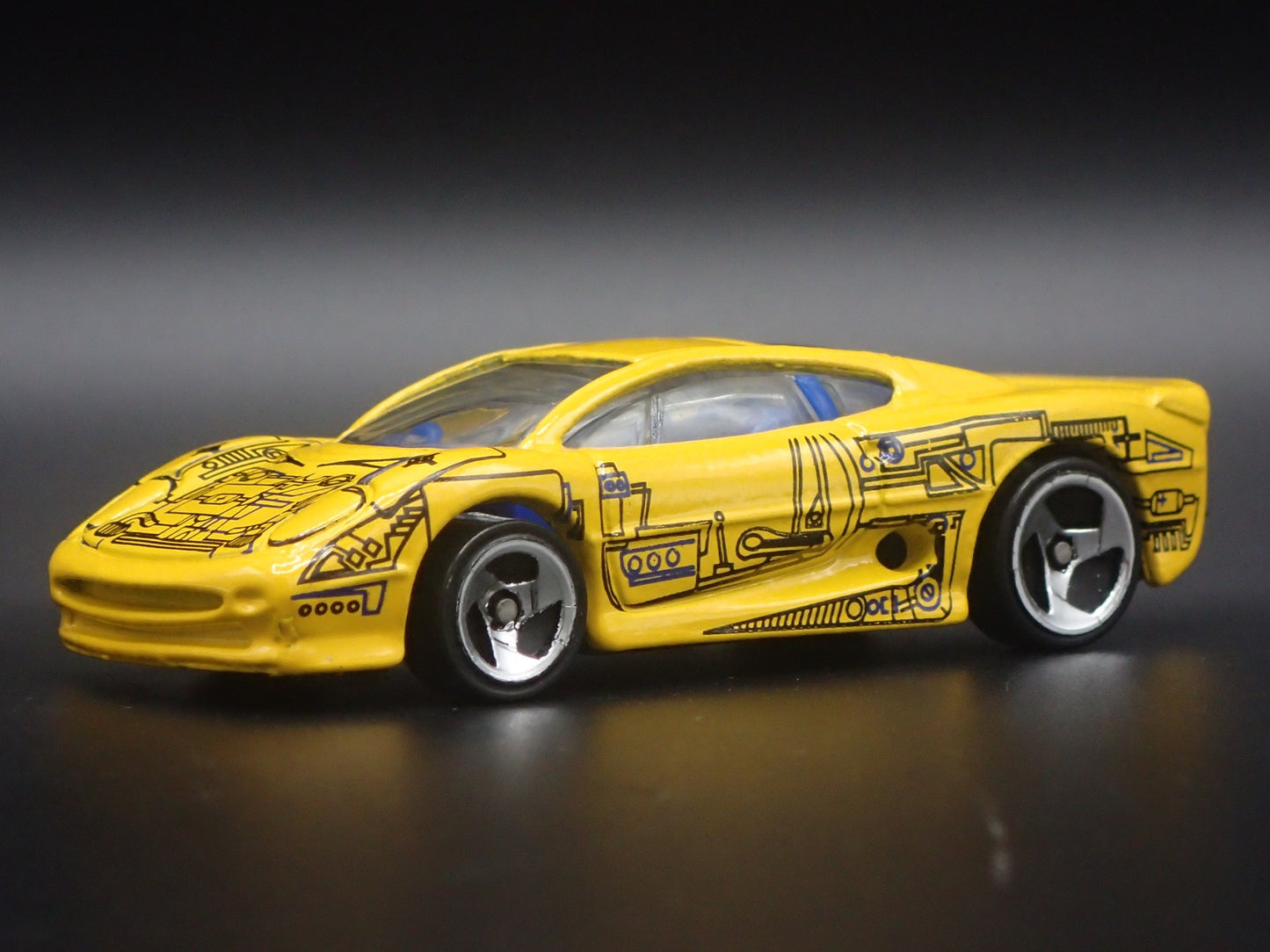 1992-1994 JAGUAR XJ220 YELLOW 1/64 SCALE COLLECTIBLE DIORAMA DIECAST MODEL CAR